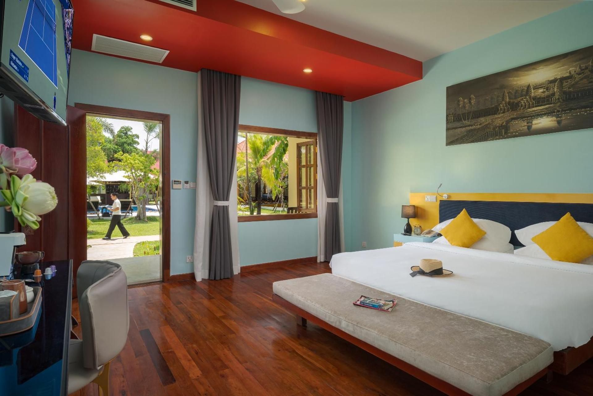 Junior Suite with Bathtub
