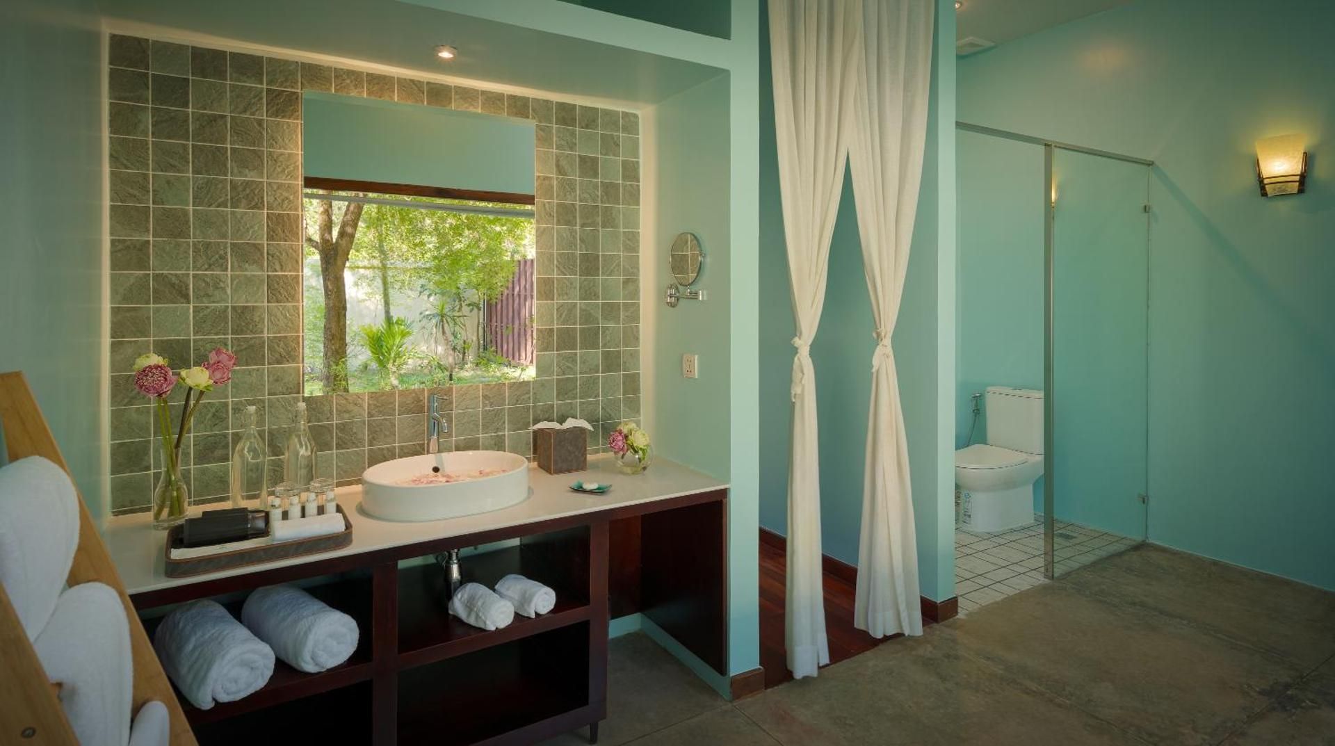 Junior Suite with Bathtub