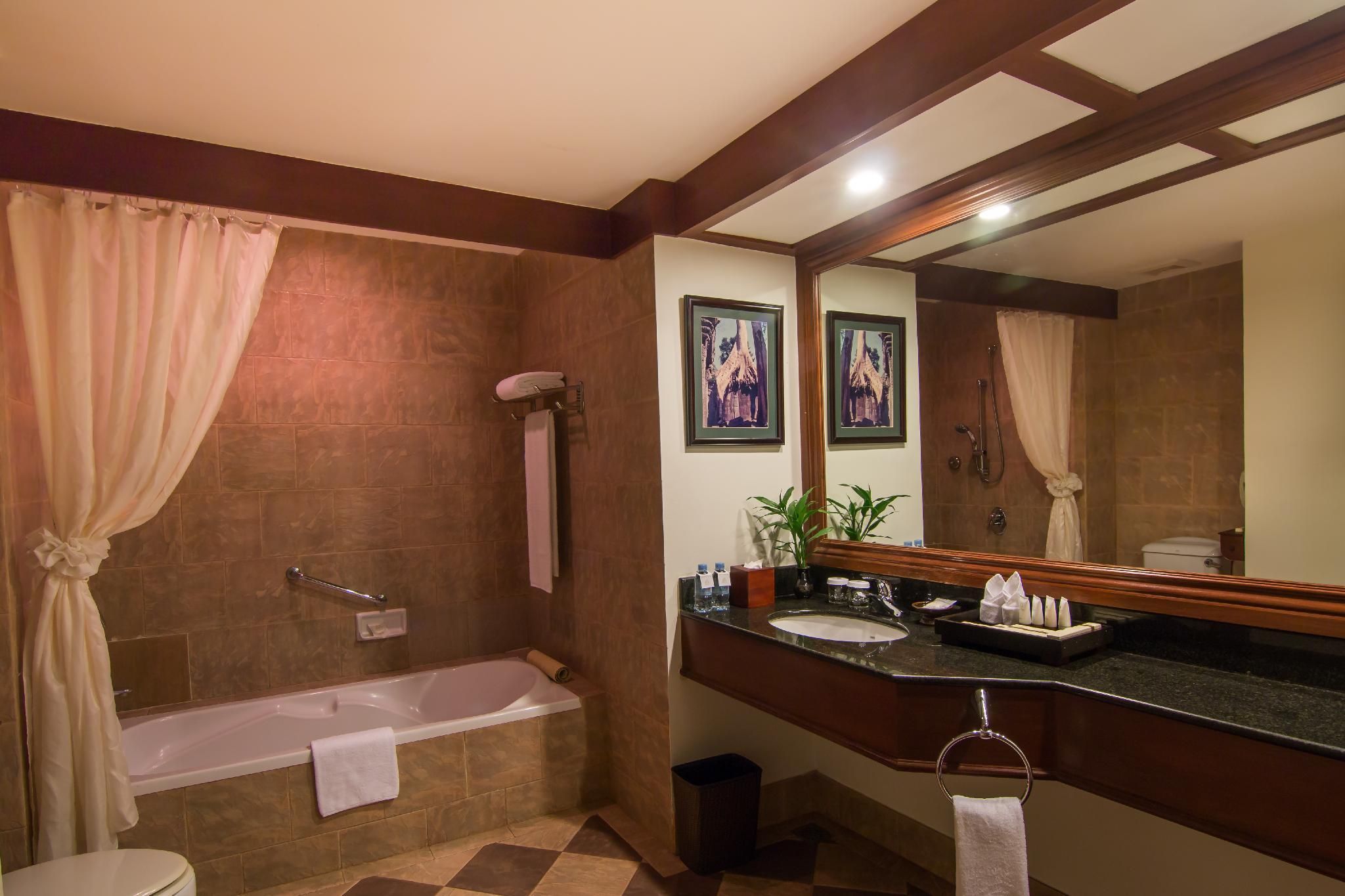 Connecting 2-Bedroom Family Suites