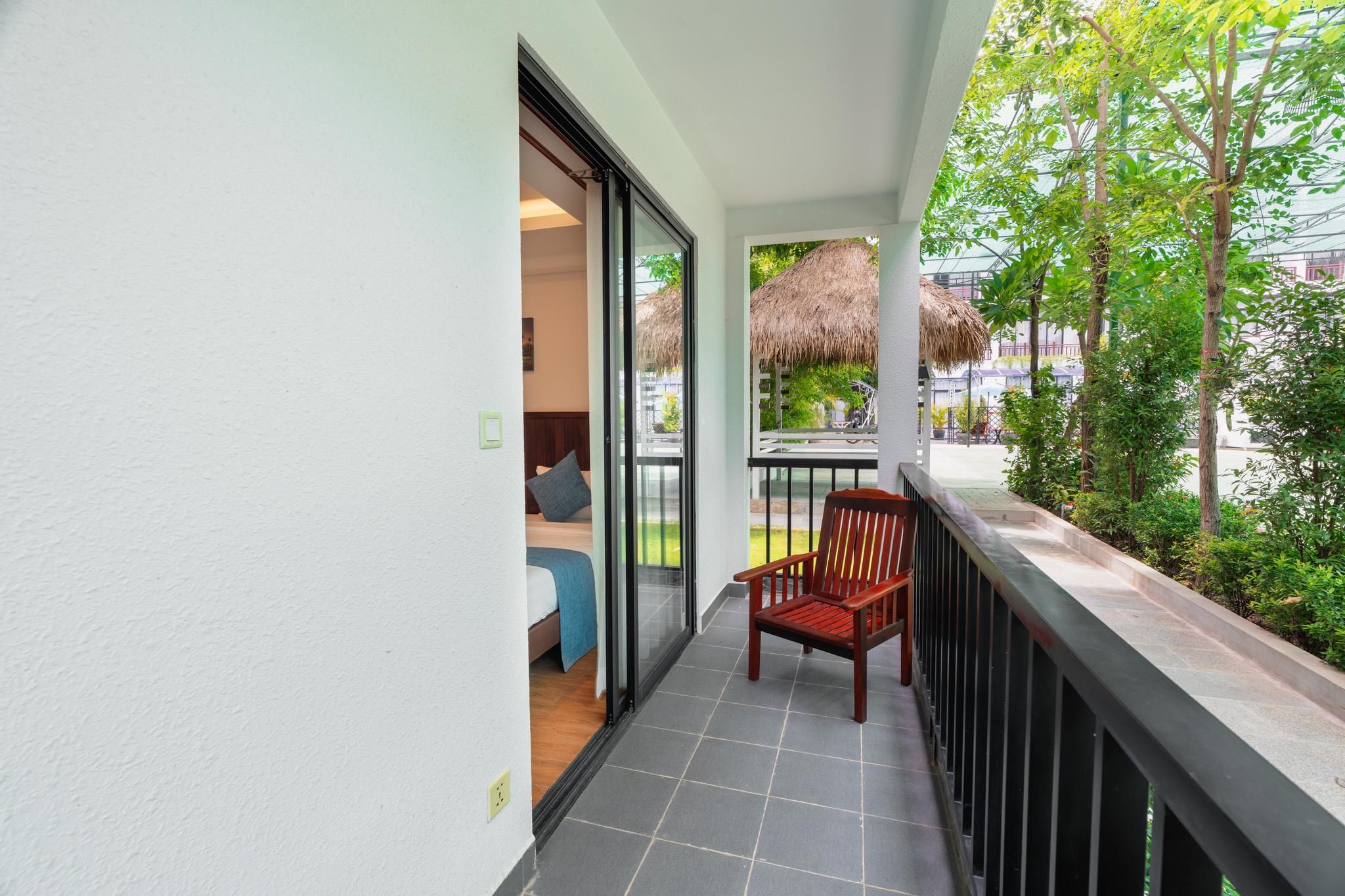 Deluxe Twin Room with Balcony