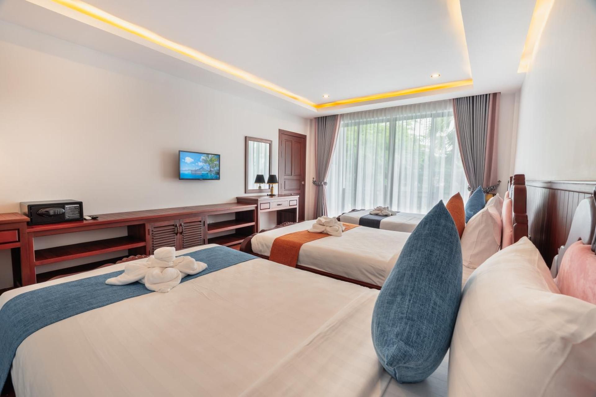 Triple Room with Pool View