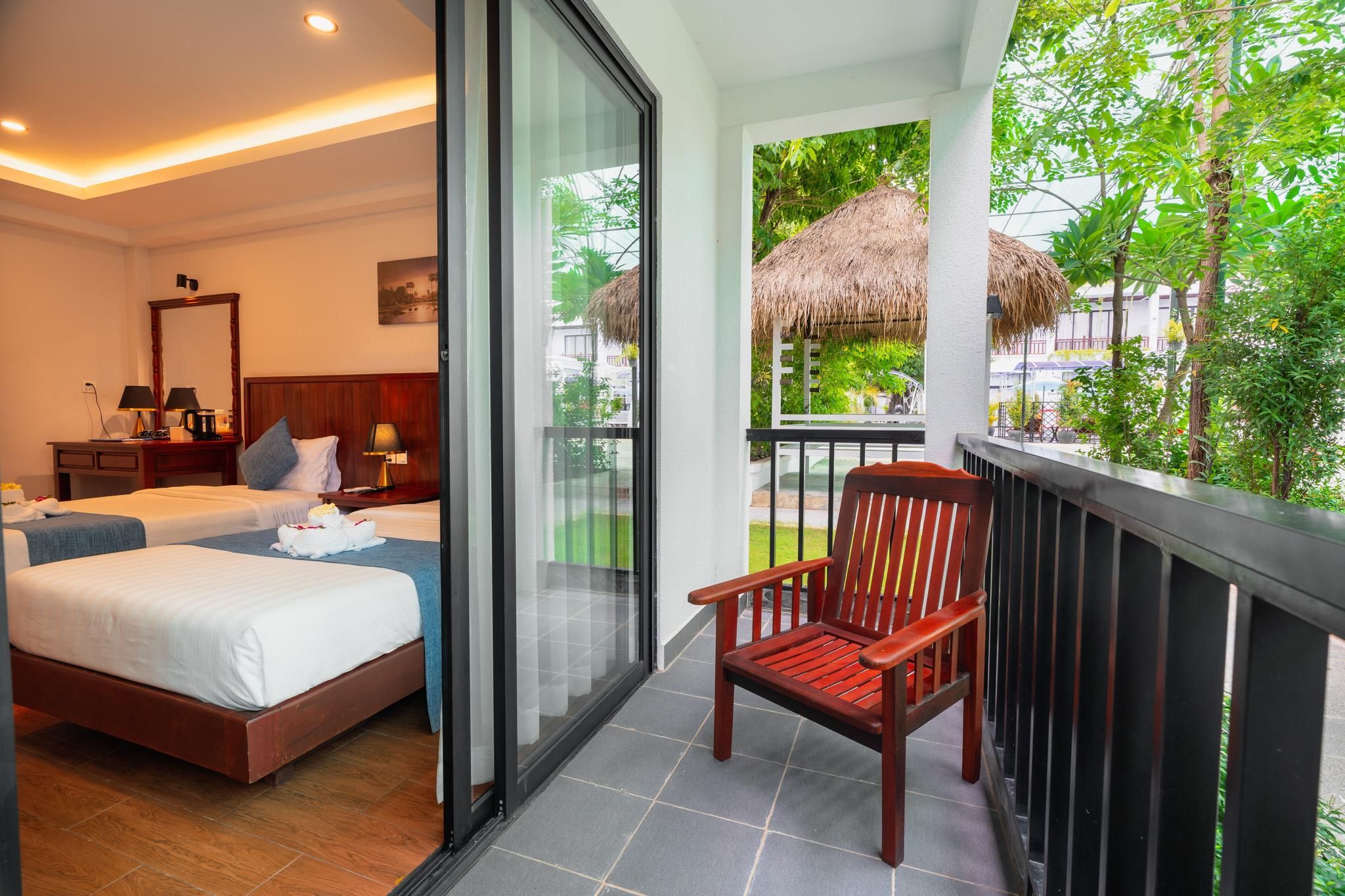 Deluxe Twin Room with Balcony