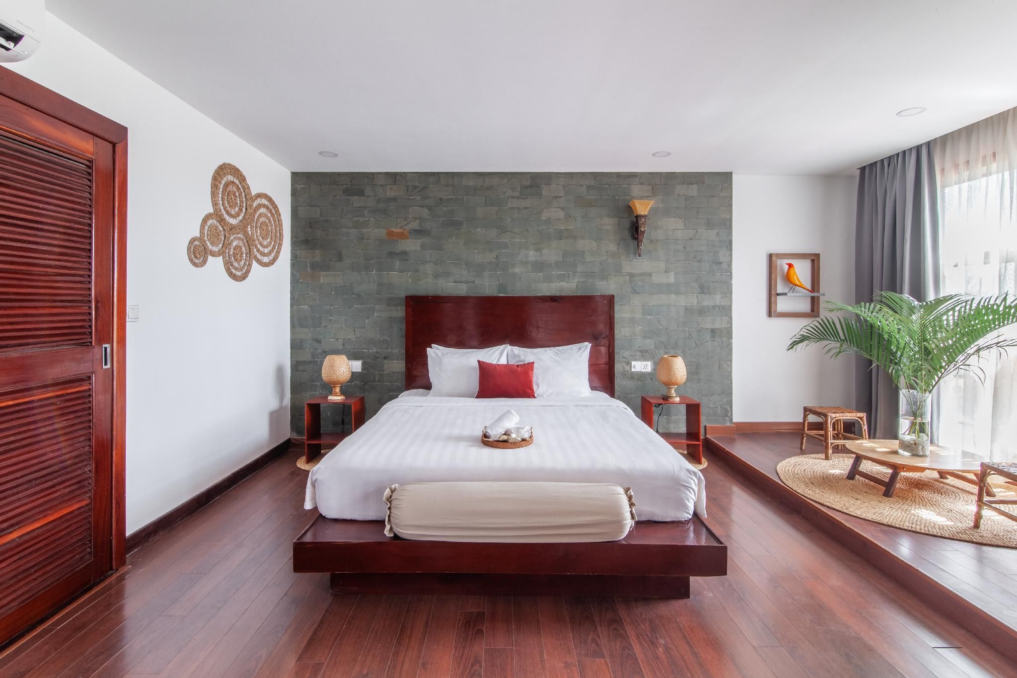 Deluxe Queen Room with Terrace