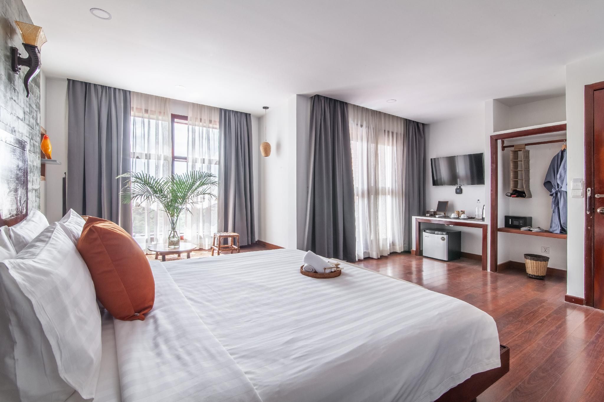 Deluxe Queen Room with Terrace