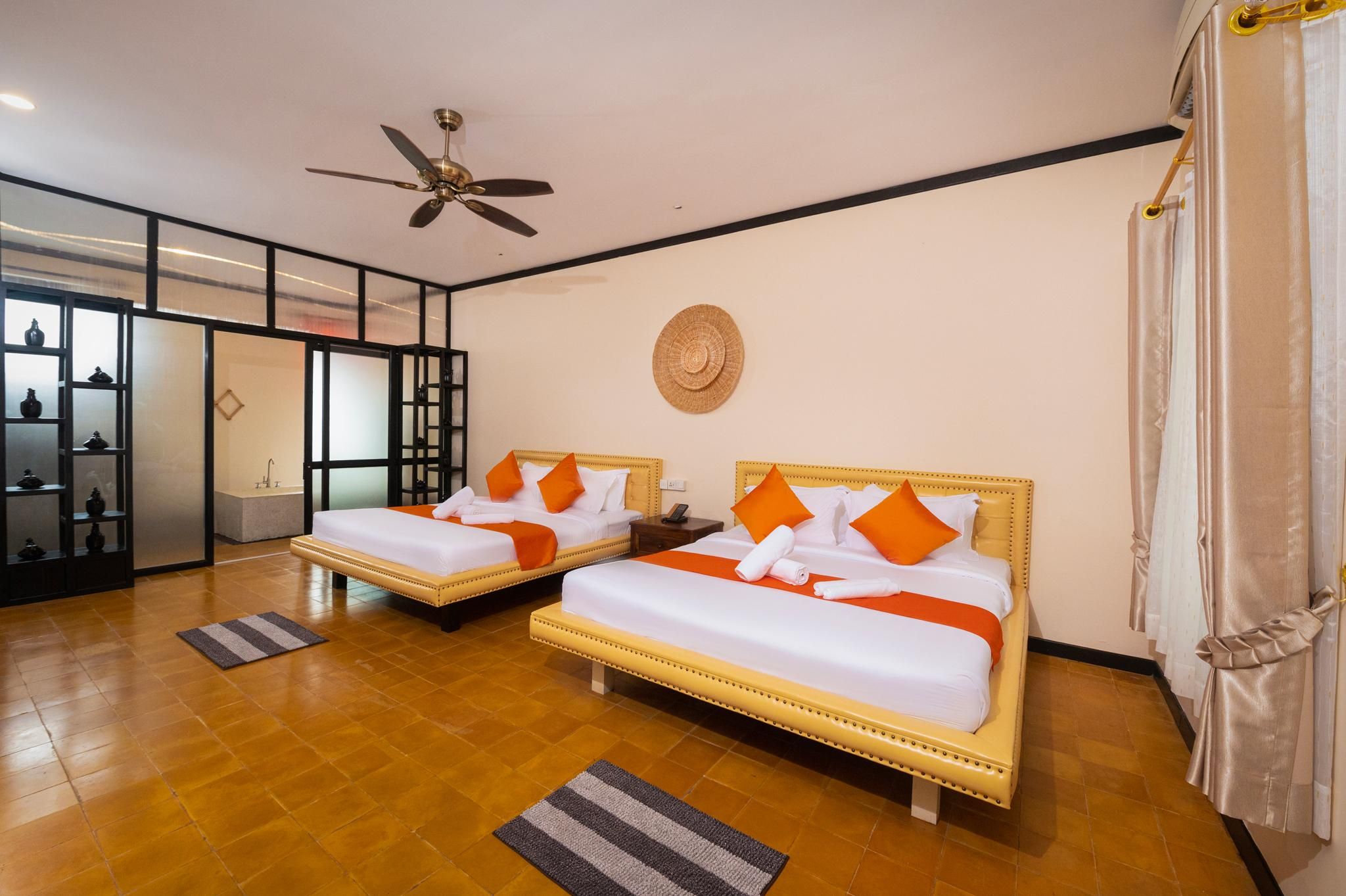 Deluxe Family Room