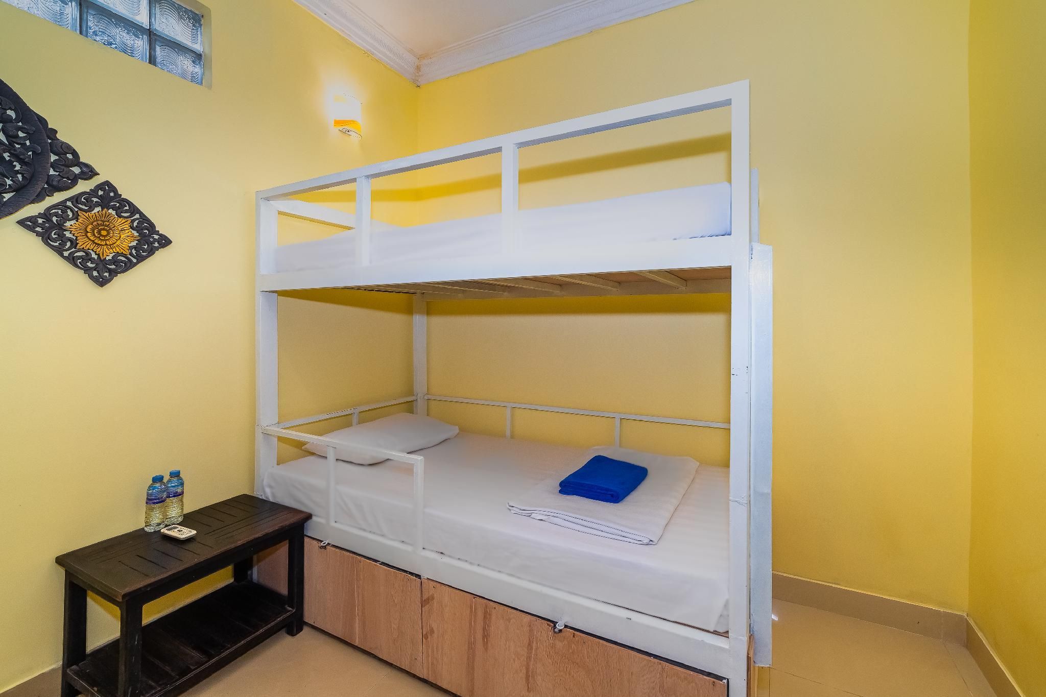 1 Person in Dormitory - Mixed