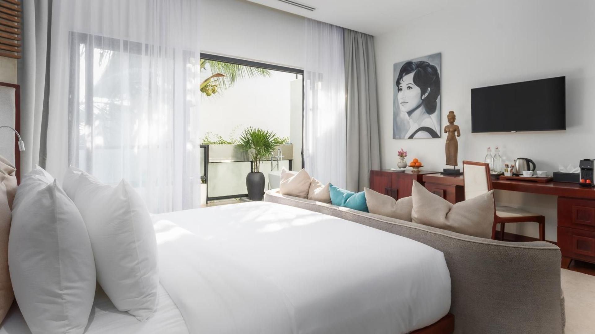 Landmark Room+Daily 60mn Massage+Mini-bar+Laundry+Airport Pickup