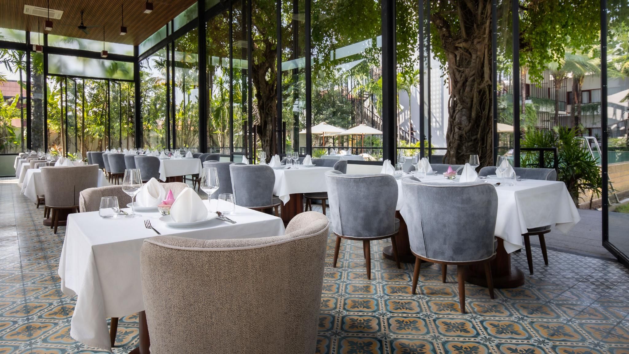 Shintana Saya La Maison