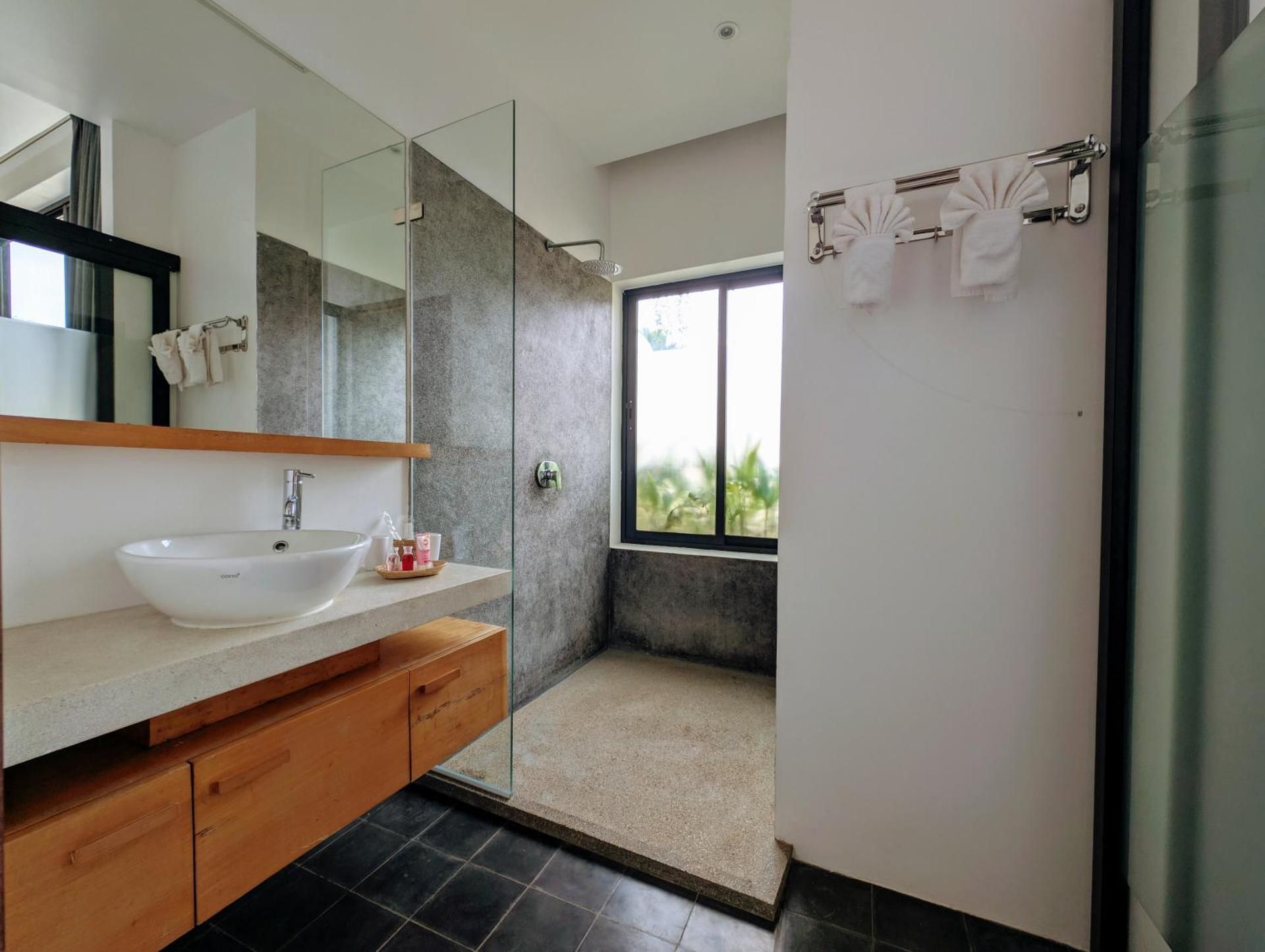 Villa Sun - Boutique Hotel King Room with Pool View 2