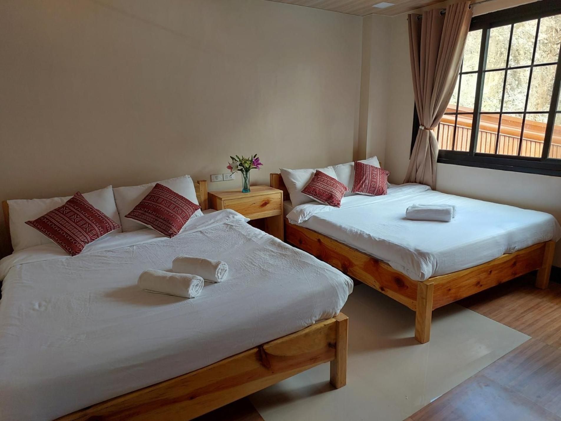 Quadruple Room with Private Bathroom