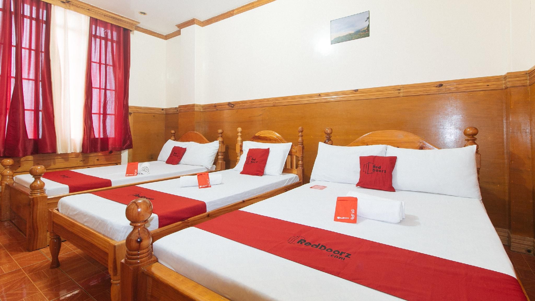 RedDoorz @ Sagada Sunrise View Homestay Family Room