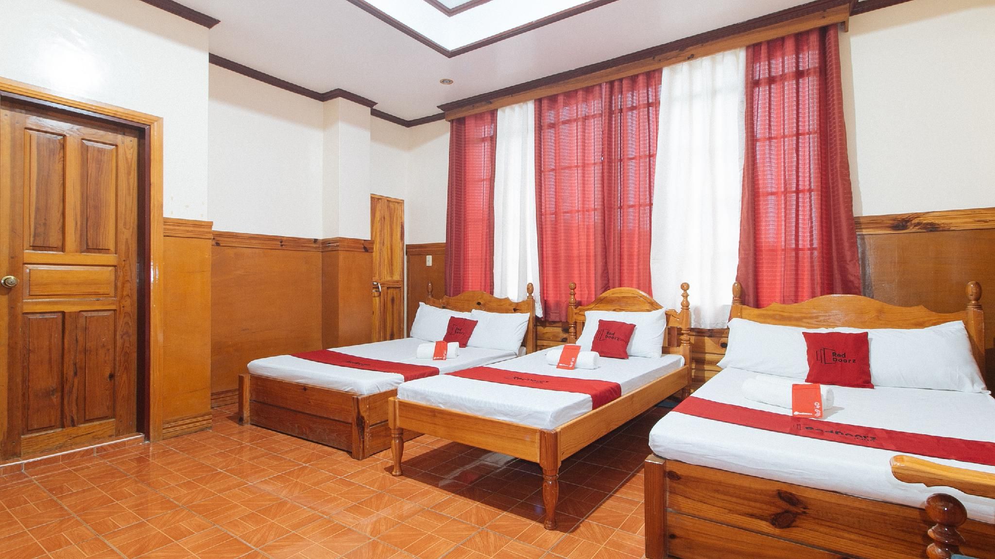 RedDoorz @ Sagada Sunrise View Homestay Deluxe Family Room