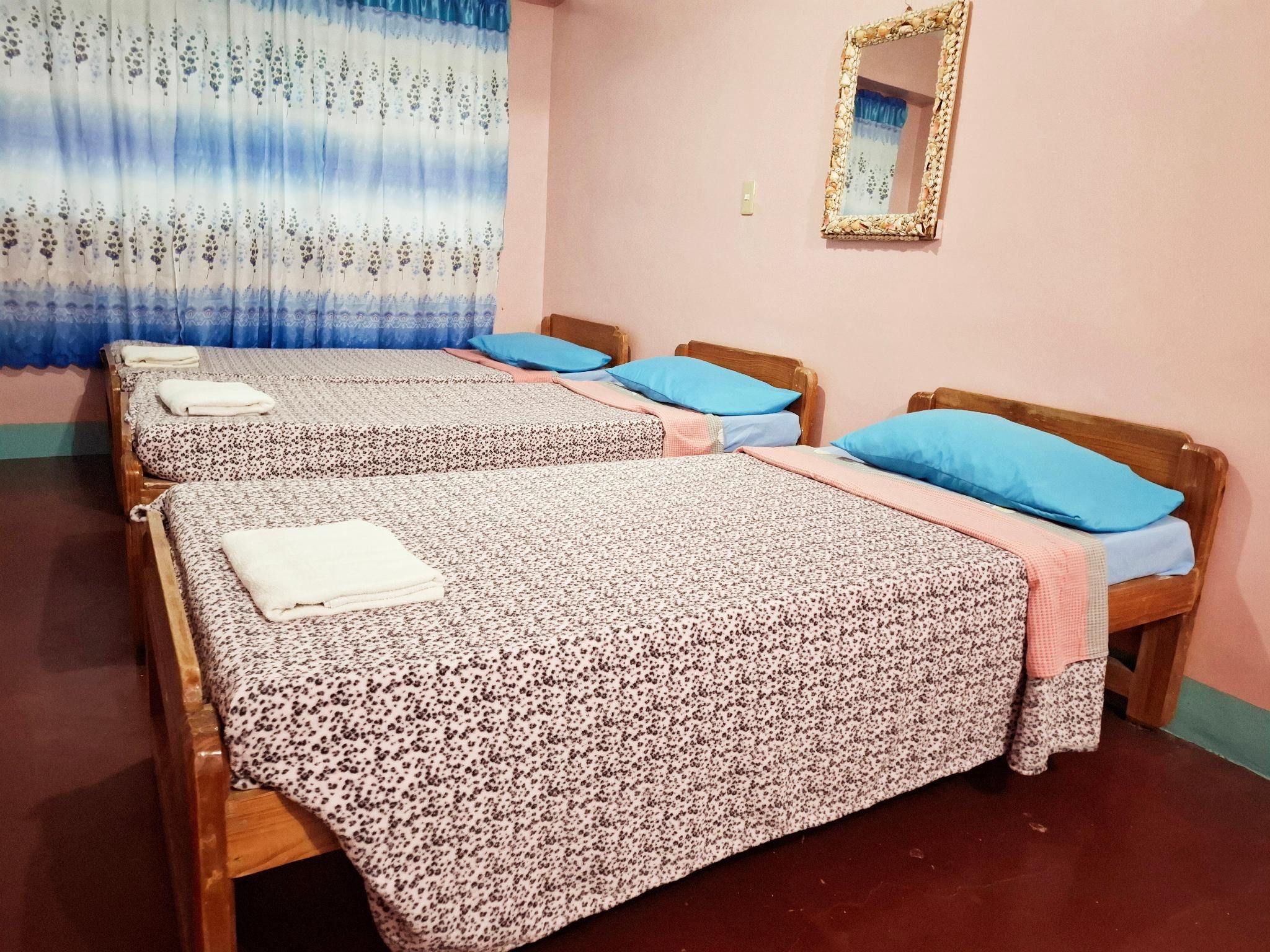 Room for 5 People - Non-Smoking
