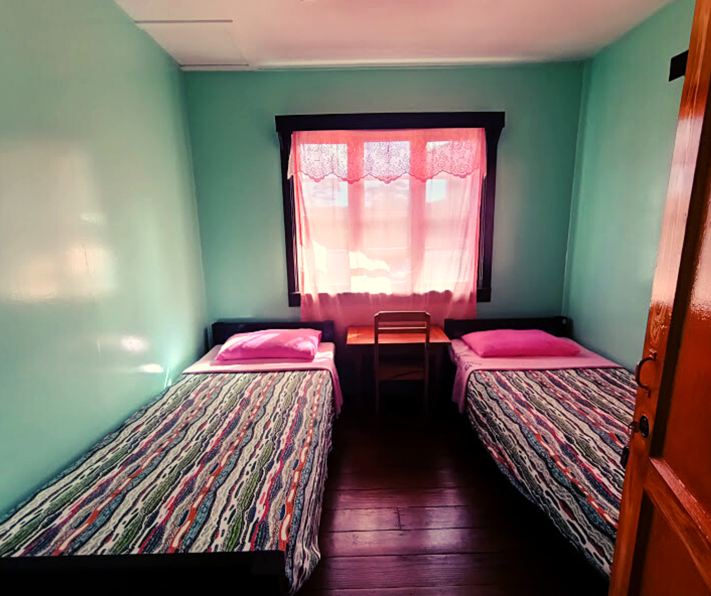 Economy Twin Room with Shared Bathroom (1,2 persons)