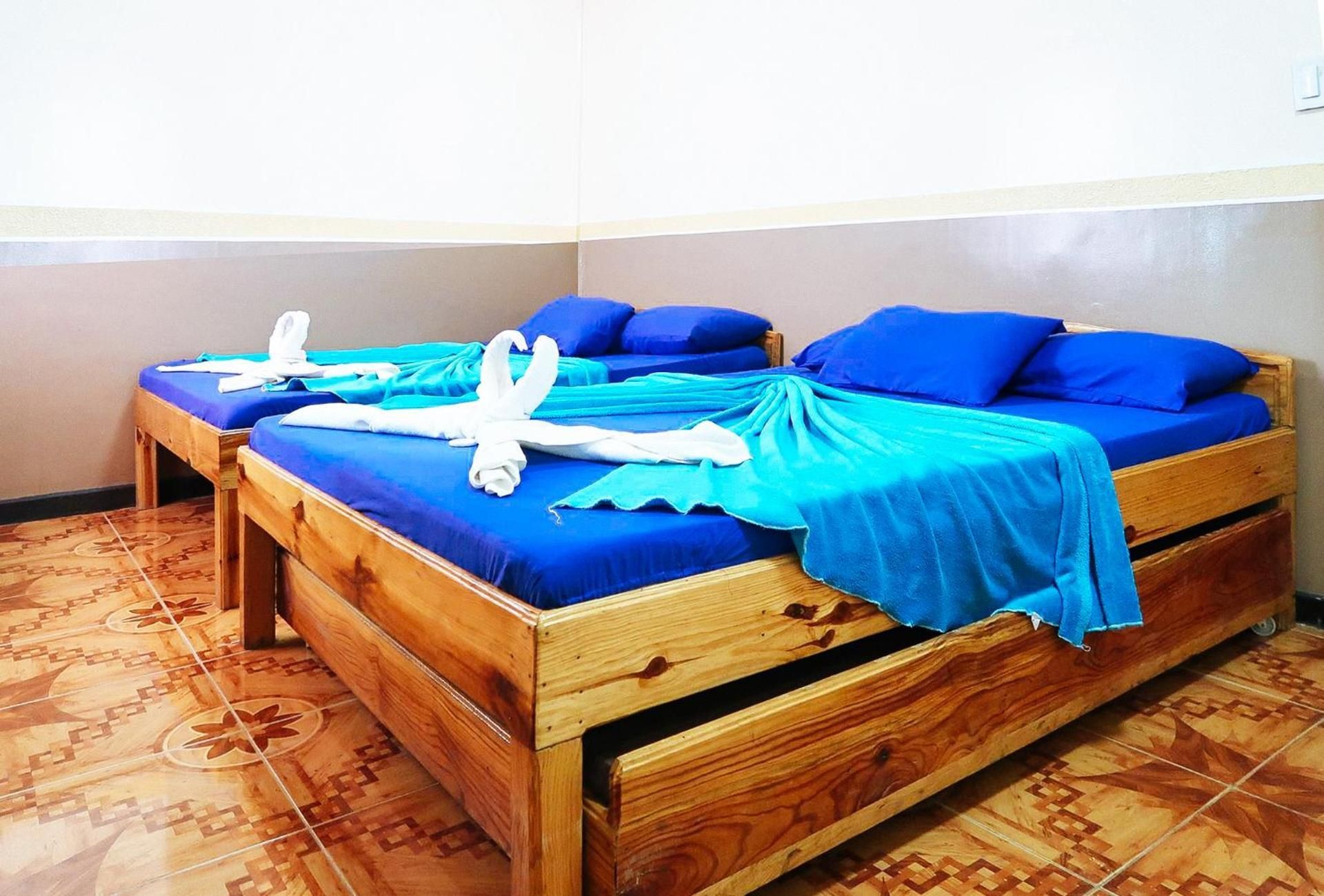 RedDoorz @ Bilza Lodge Sagada Deluxe Family Room 2