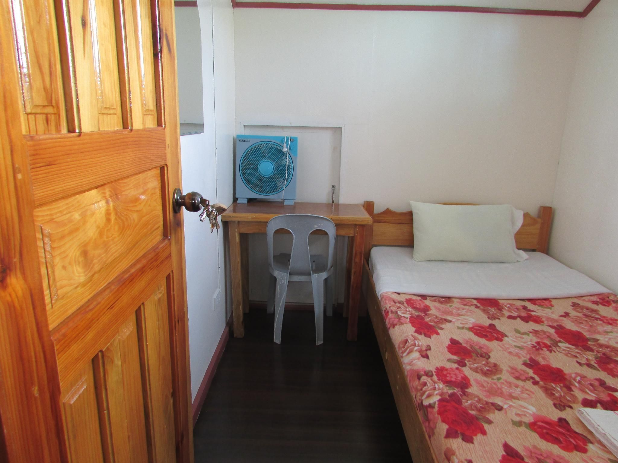 Isabelo's Inn and Cafe Economy Single with Shared Bathroom