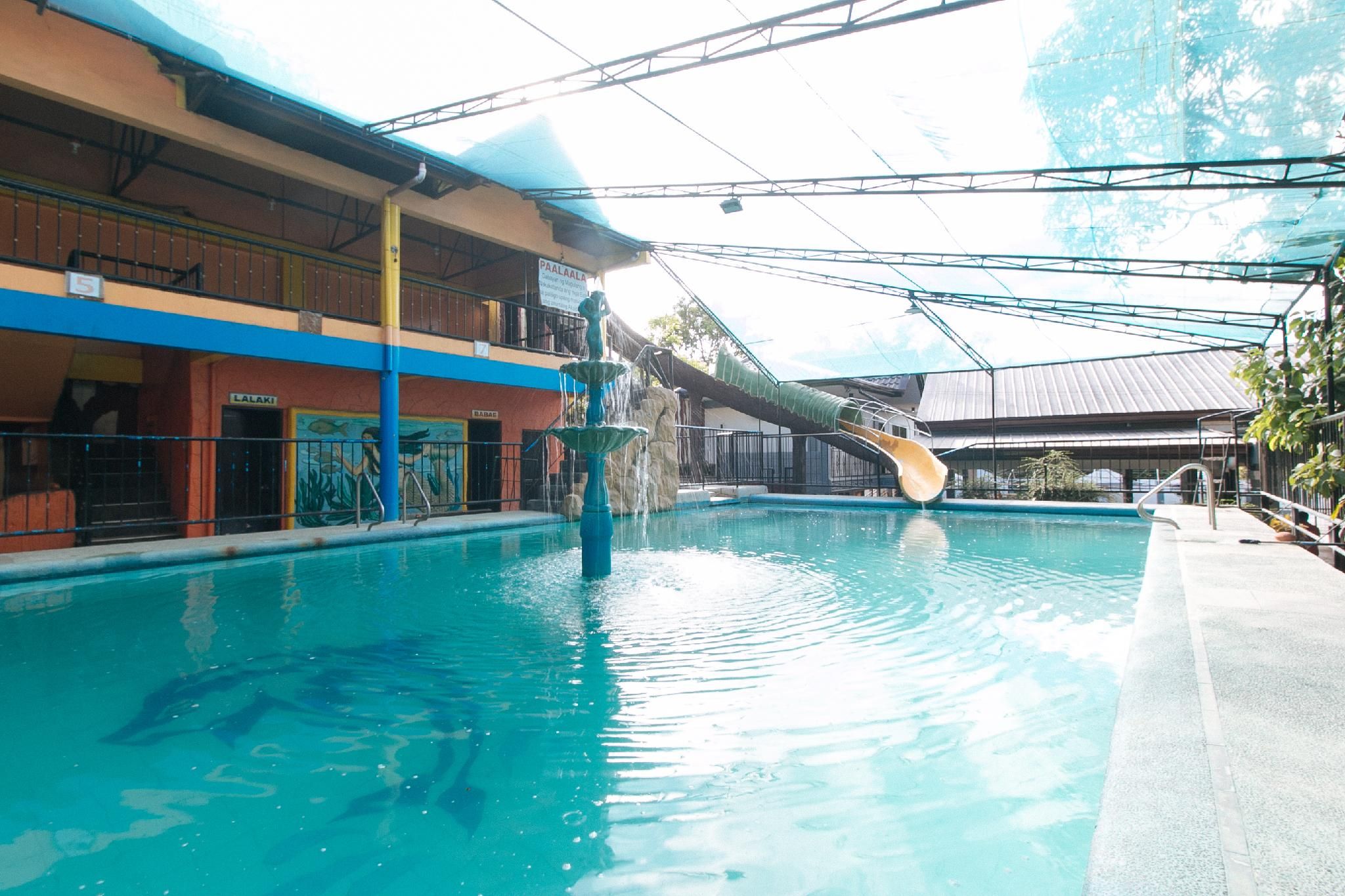 swimming pool [outdoor]