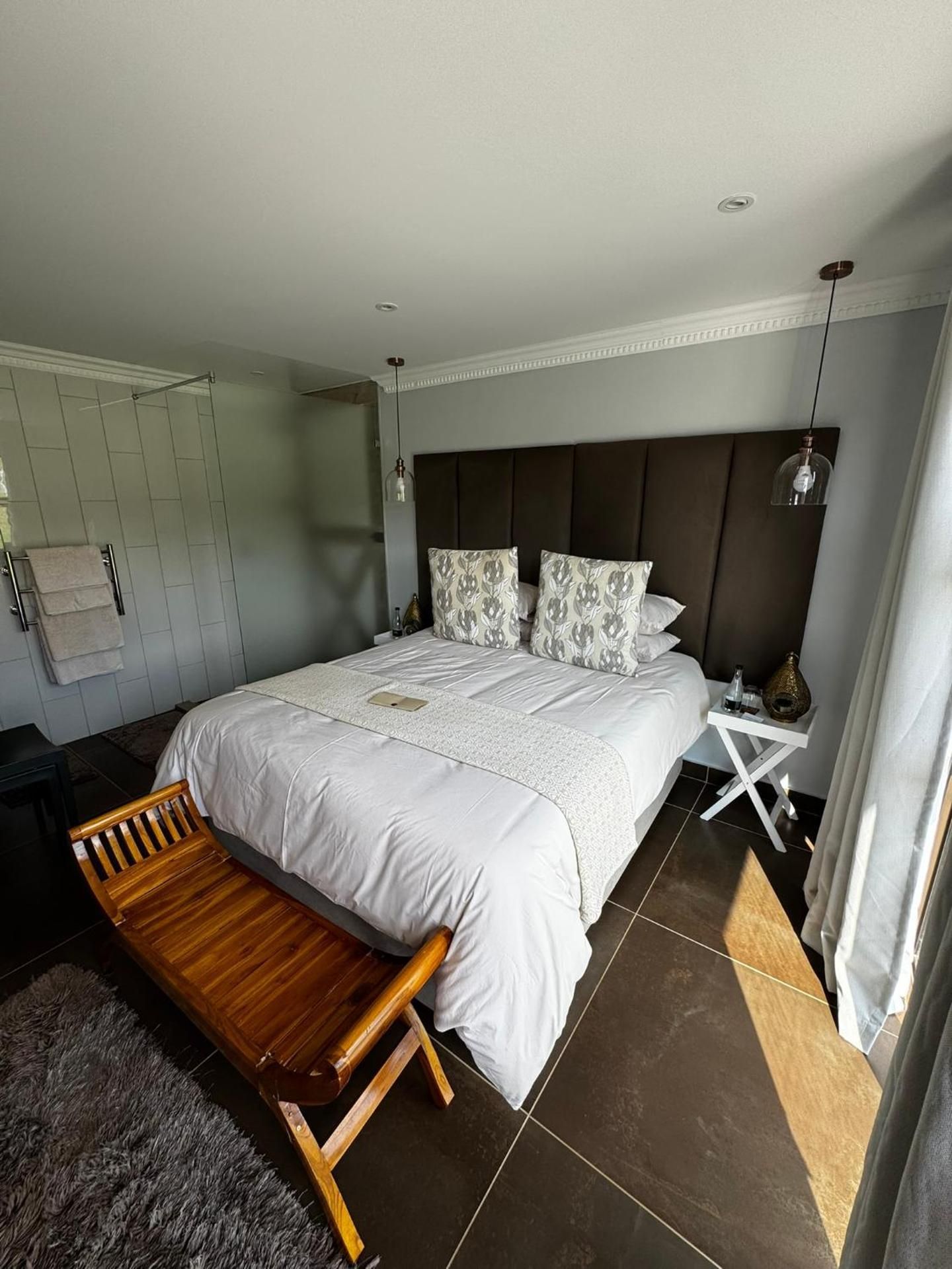 Senior Queen Room