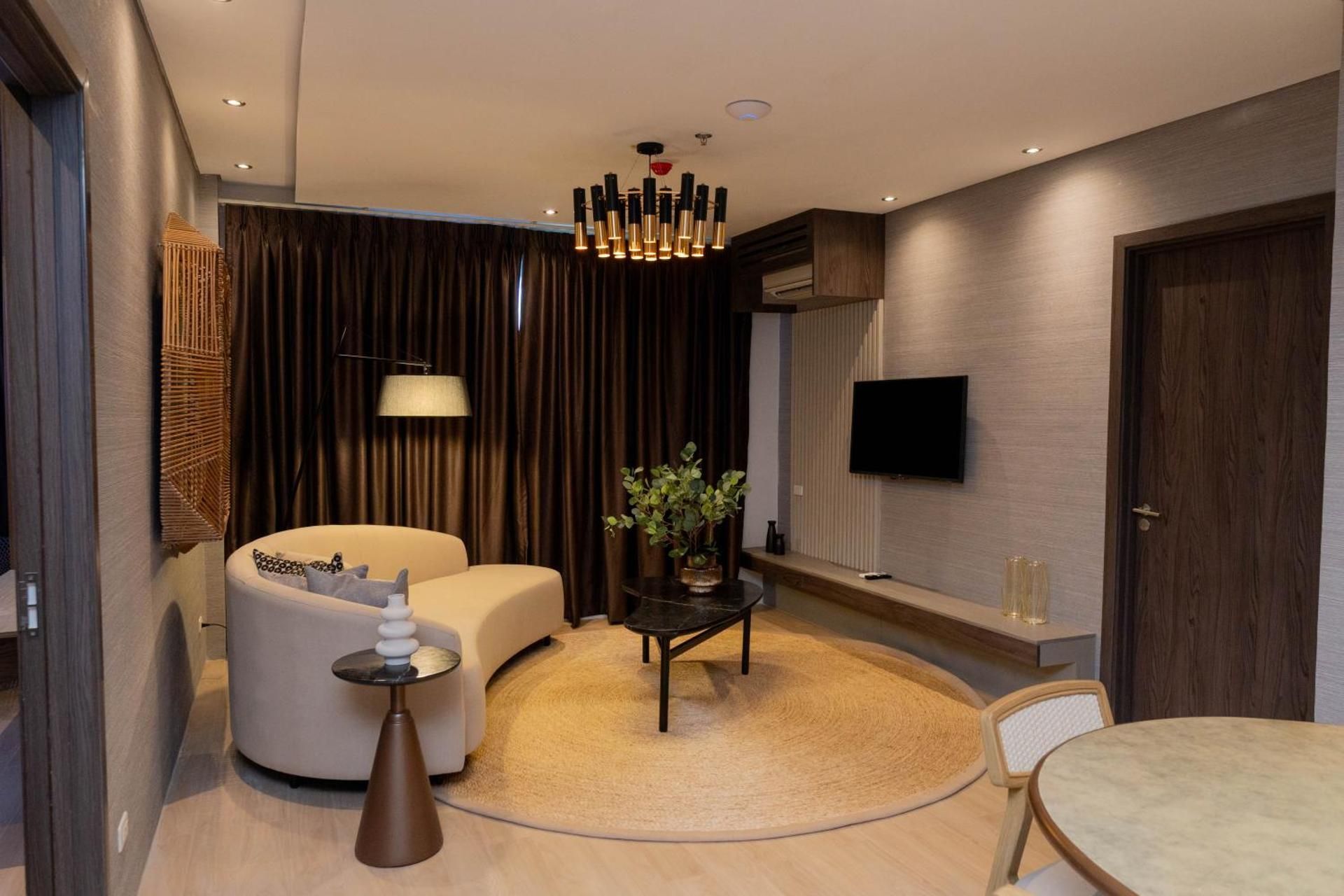 shared lounge/tv area