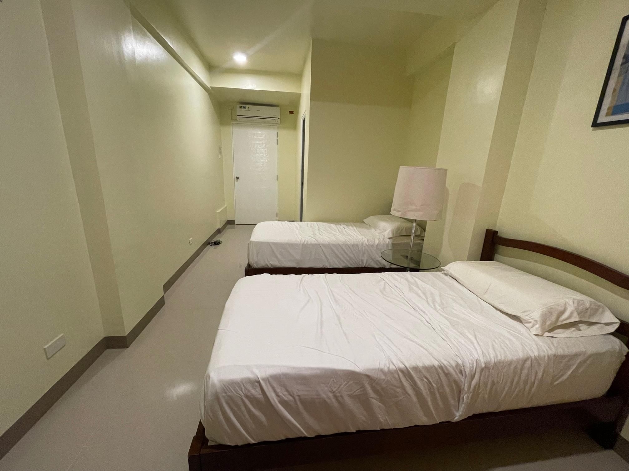 Corner Twin Room - Non-Smoking