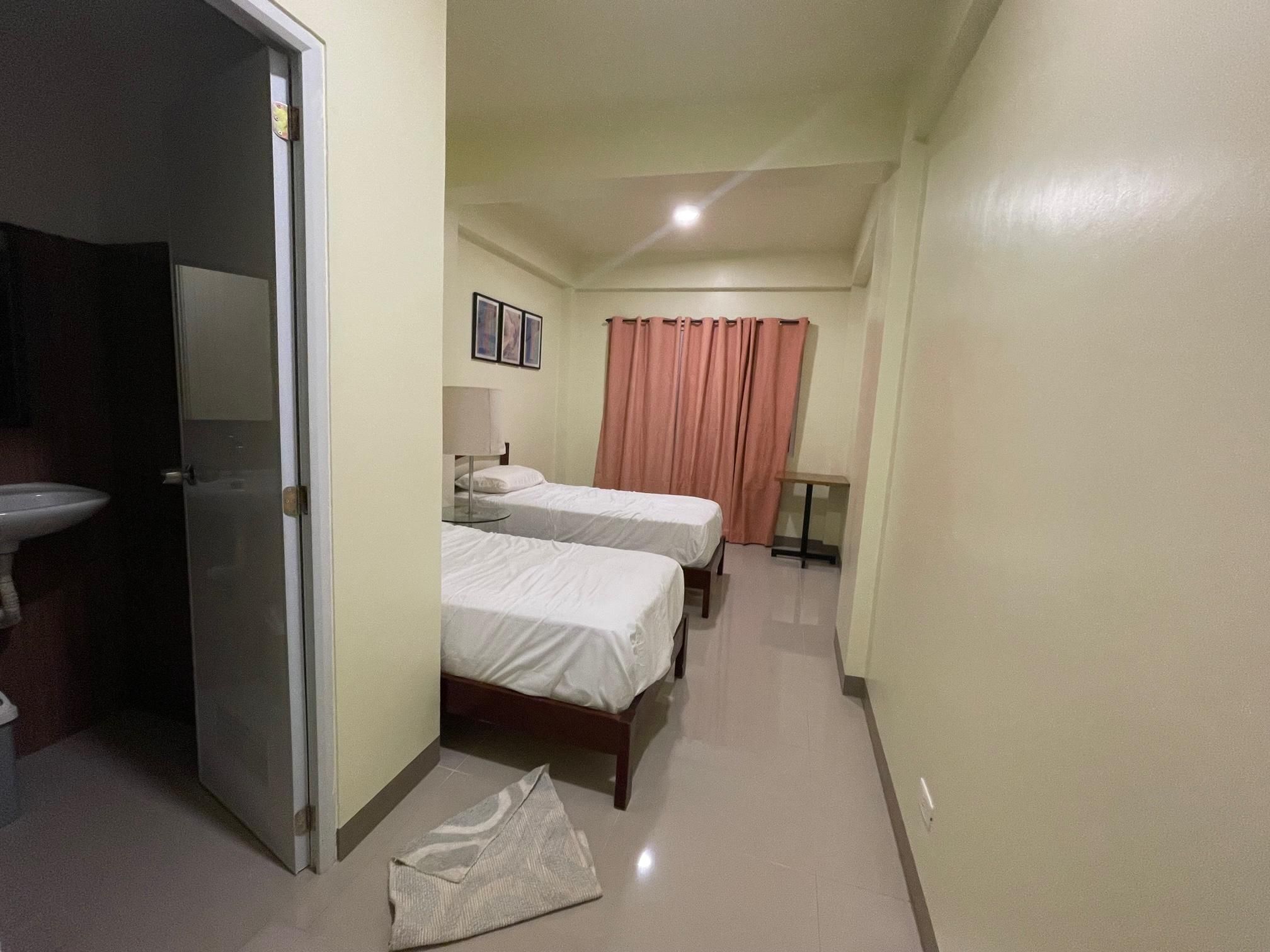 Corner Twin Room - Non-Smoking