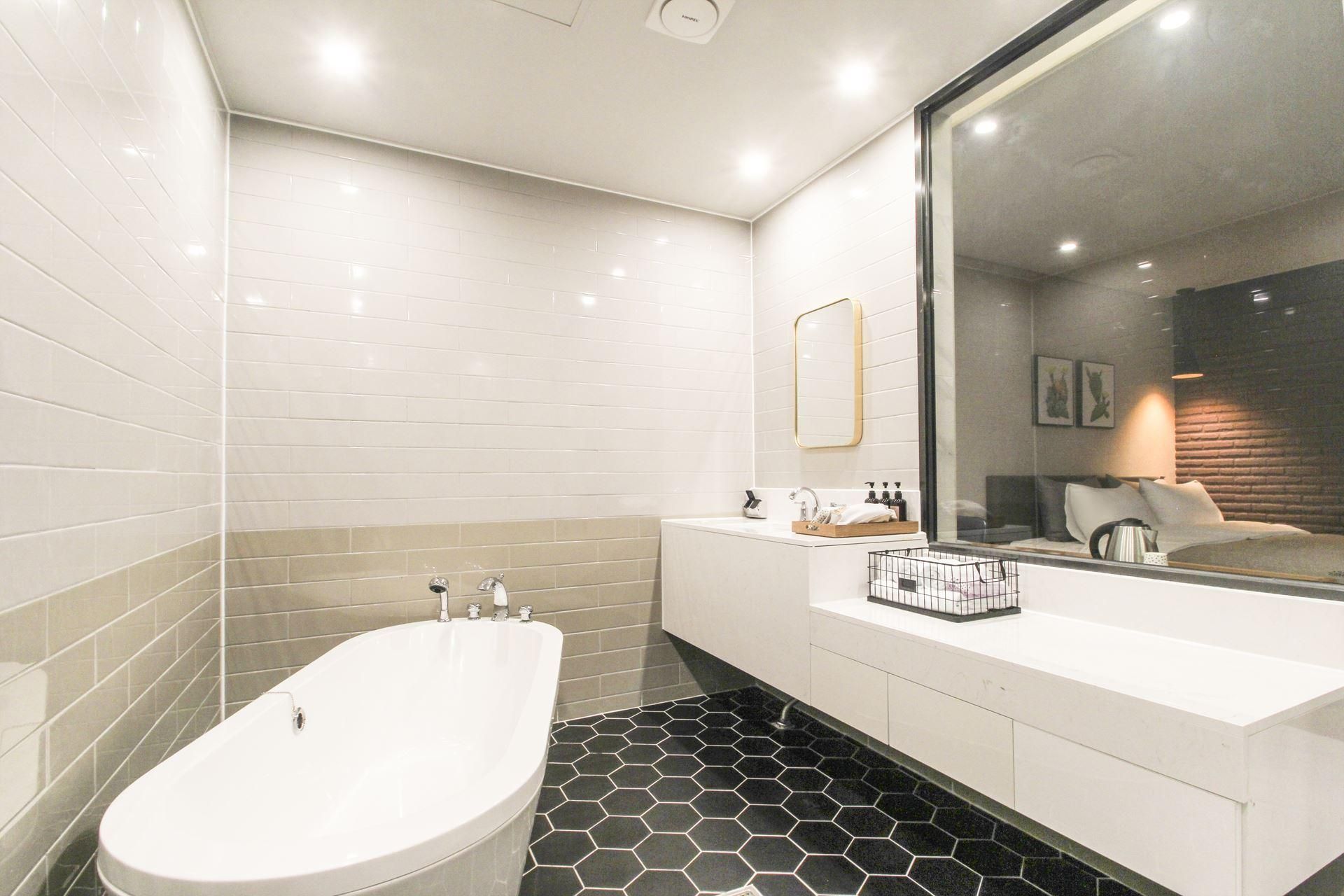 Ulsan Brown Dot Hotel Seongnam Suite - Netflix, Styler Provided]