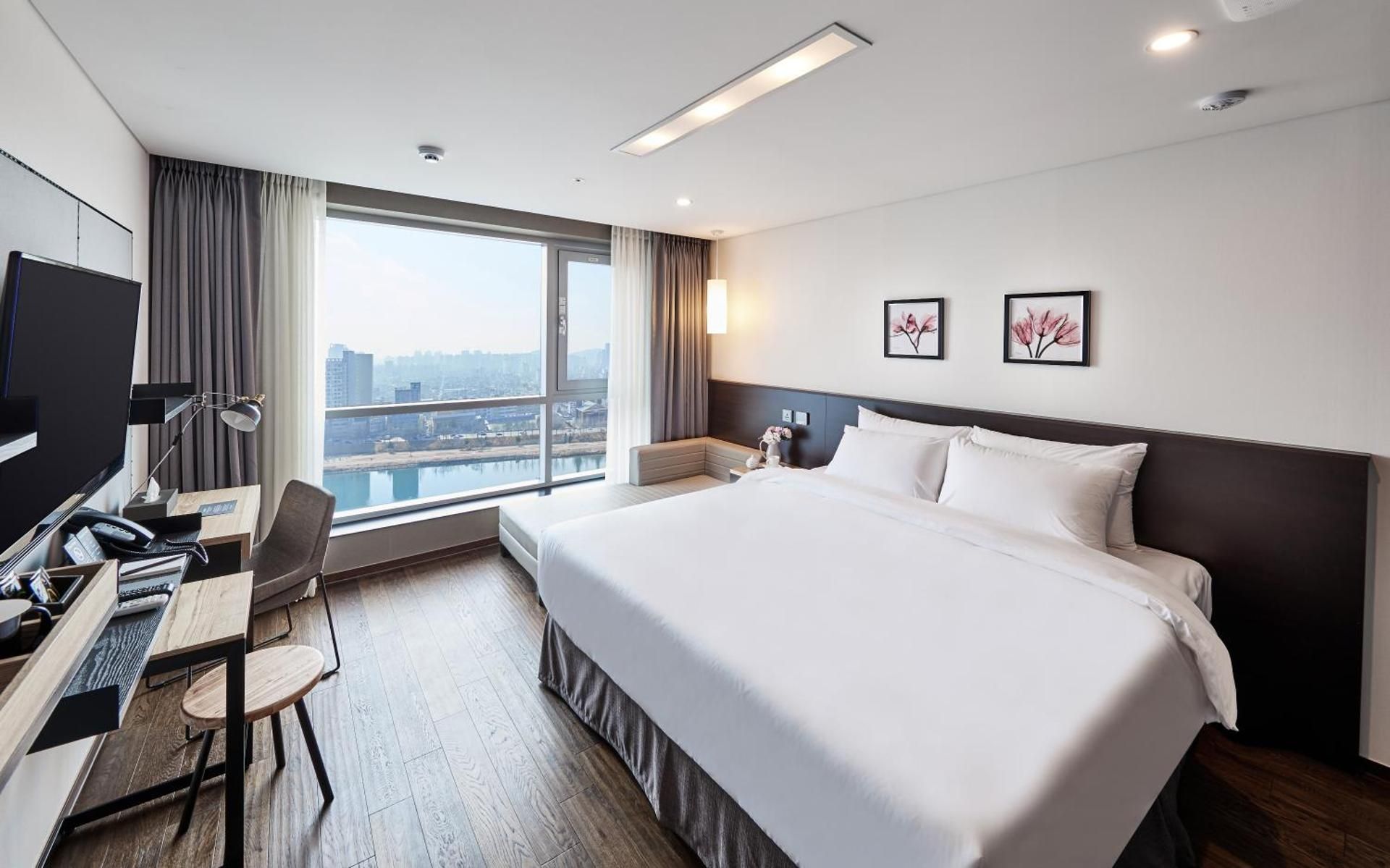 [Free Breakfast for 1 person] Free room upgrade from Supeior to Deluxe Double Room with River View