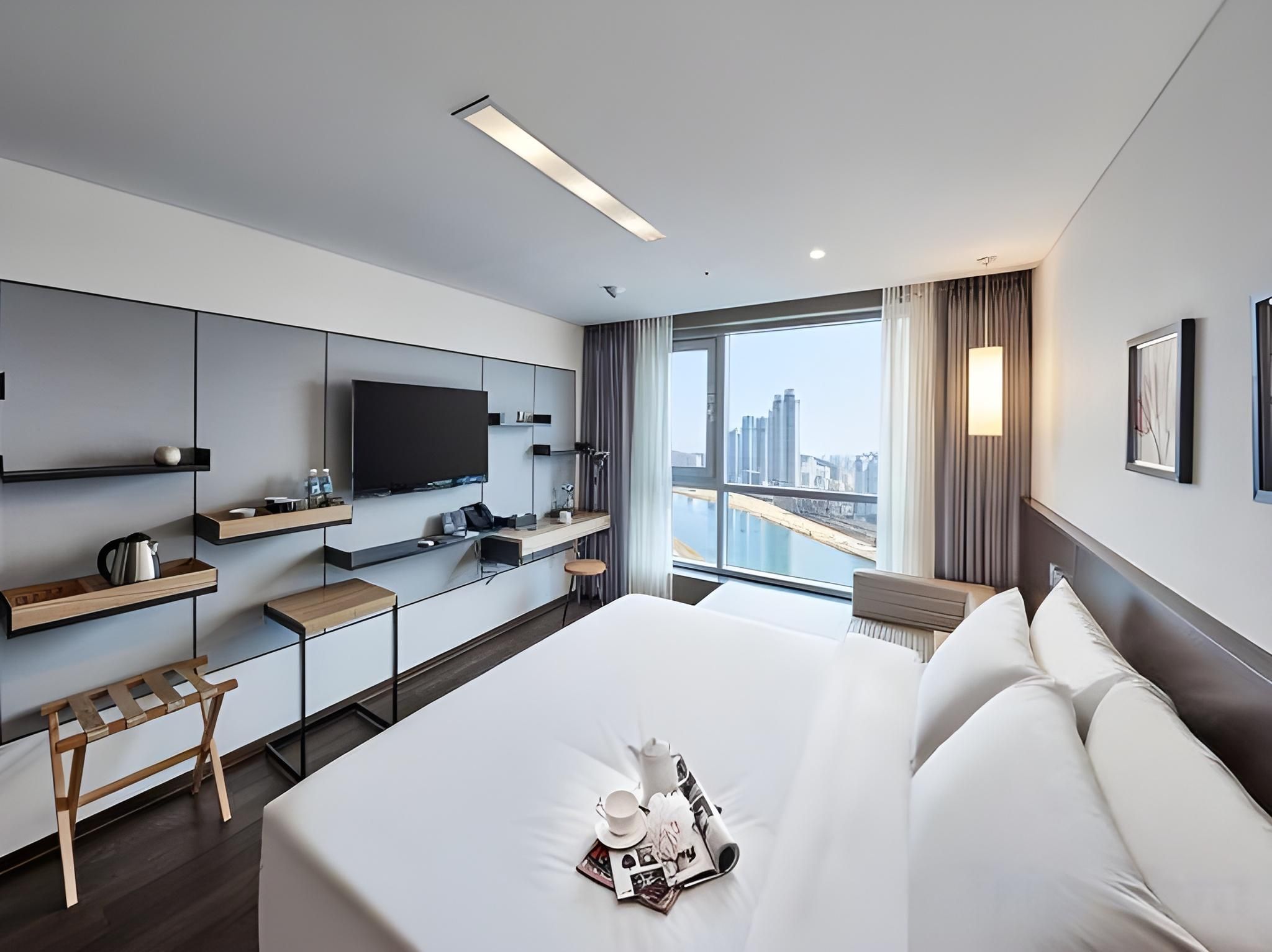 Hotel Riverside Deluxe Double Low Floor Room with Half view 2