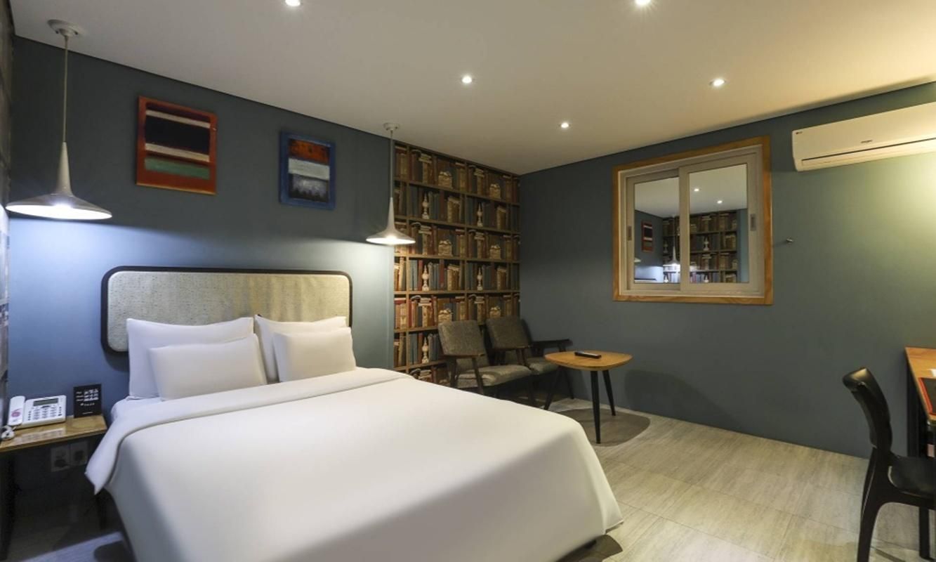 Hotel H2 Standard Room