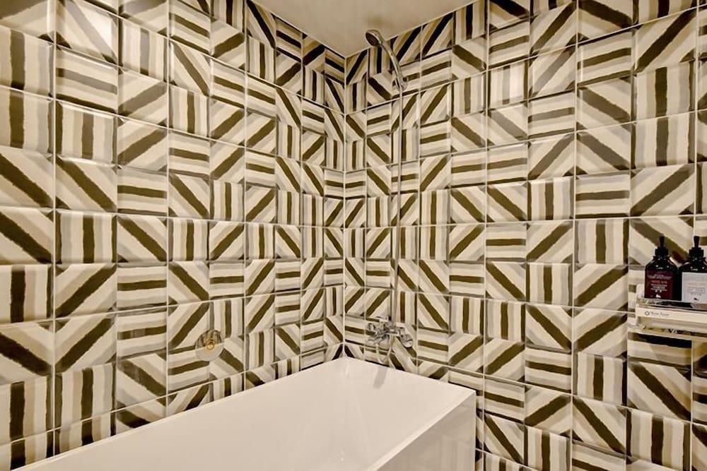 997c745e76d2146b06dbc048d20704ff