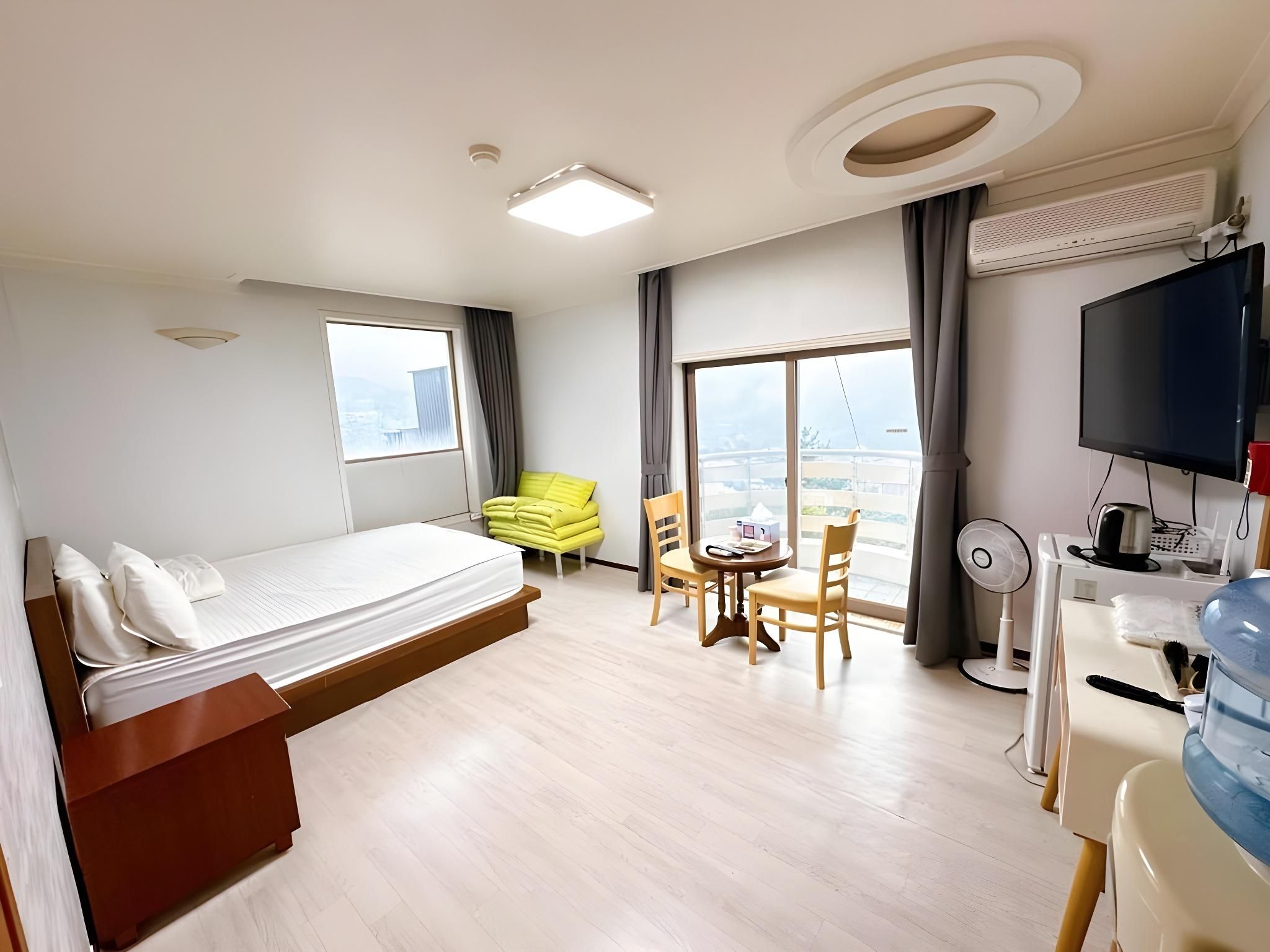 Ulsan Yeongnam Alps Sandia Oncheon Room 501 (family bath)
