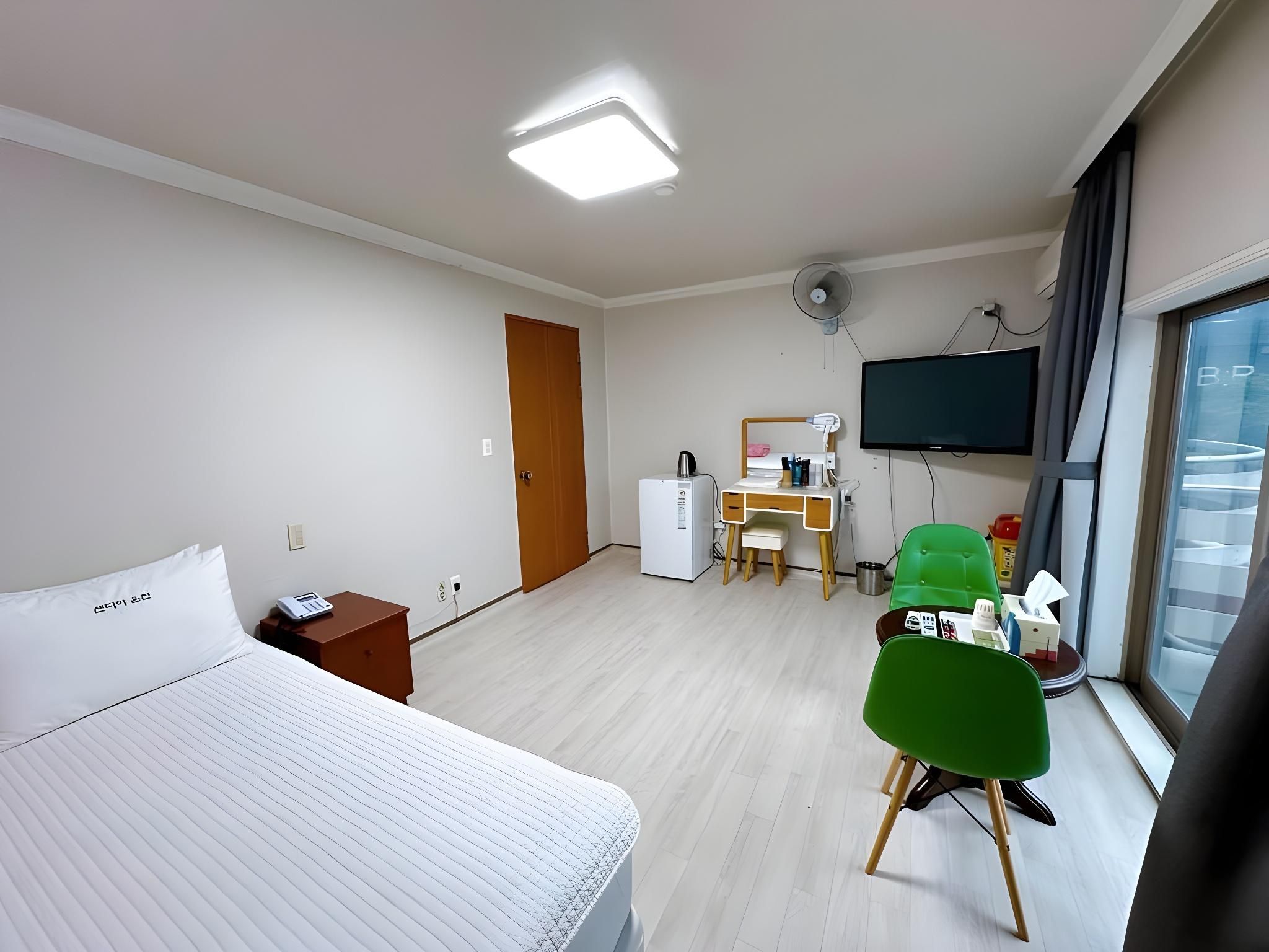 Ulsan Yeongnam Alps Sandia Oncheon Room 607 (family bath)