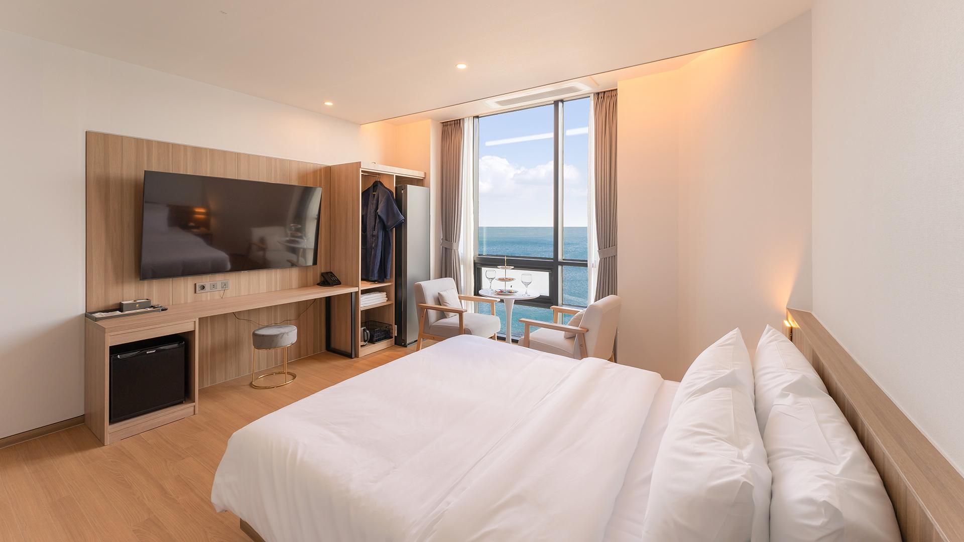 Walkie Special - No Consecutive Stay, Extra Charge on Site for More Than 2 Nights Stay