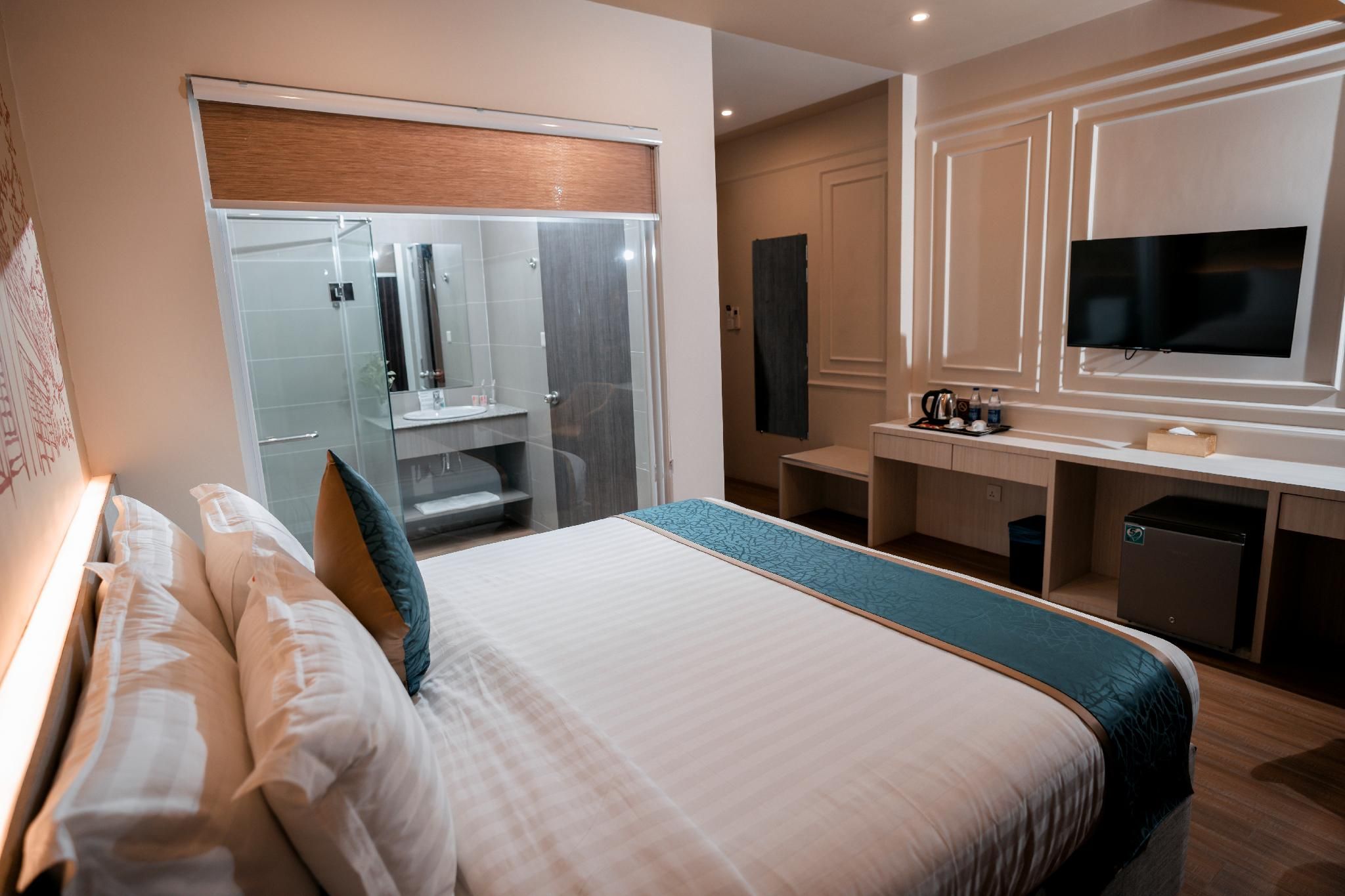 The Rangoon Hotel Deluxe City View King Bed Room 2