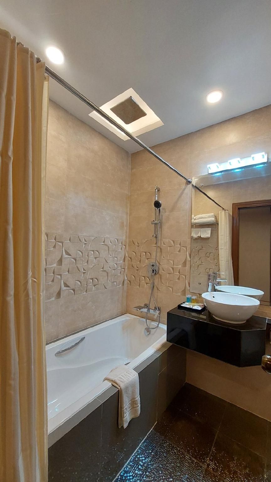 Hotel Grand Galaxy Deluxe Double Room - Breakfast Included 3