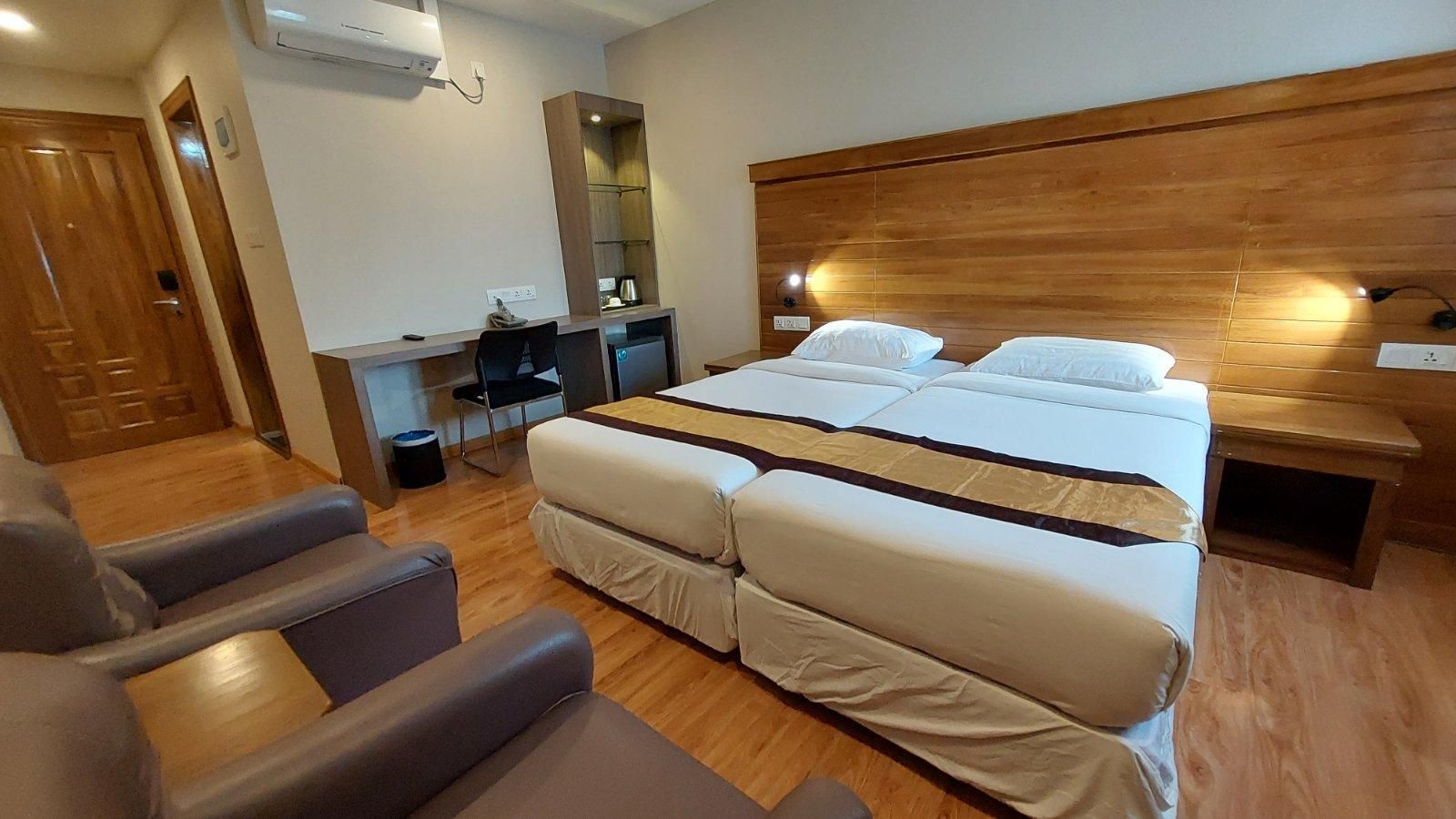 Hotel Grand Galaxy Deluxe Double Room - Breakfast Included 2