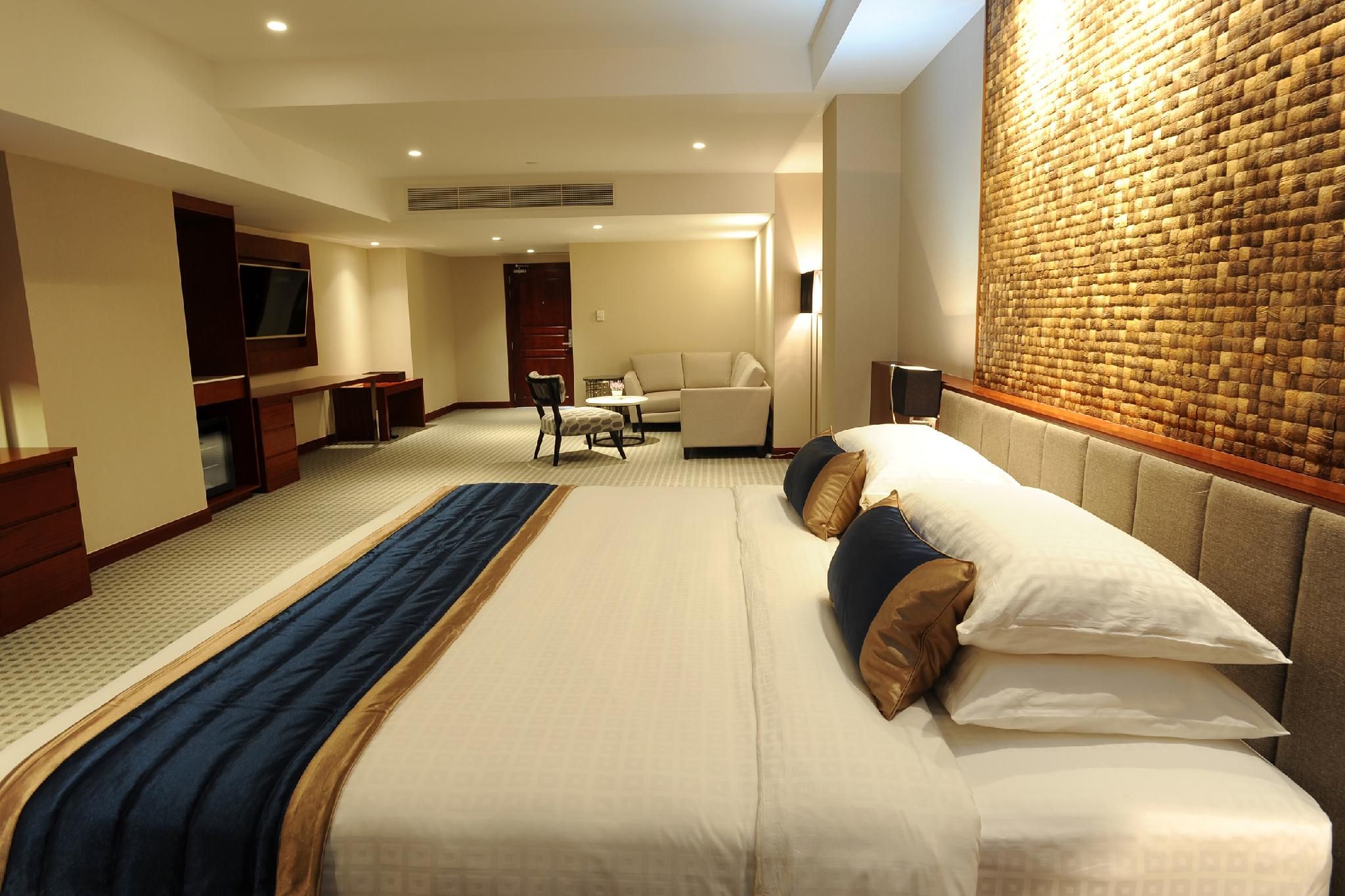 Premier Corner Suite