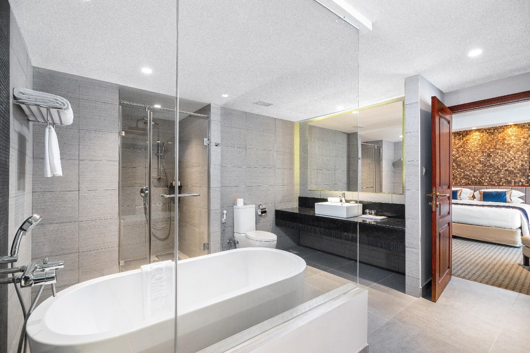 Premier Corner Suite