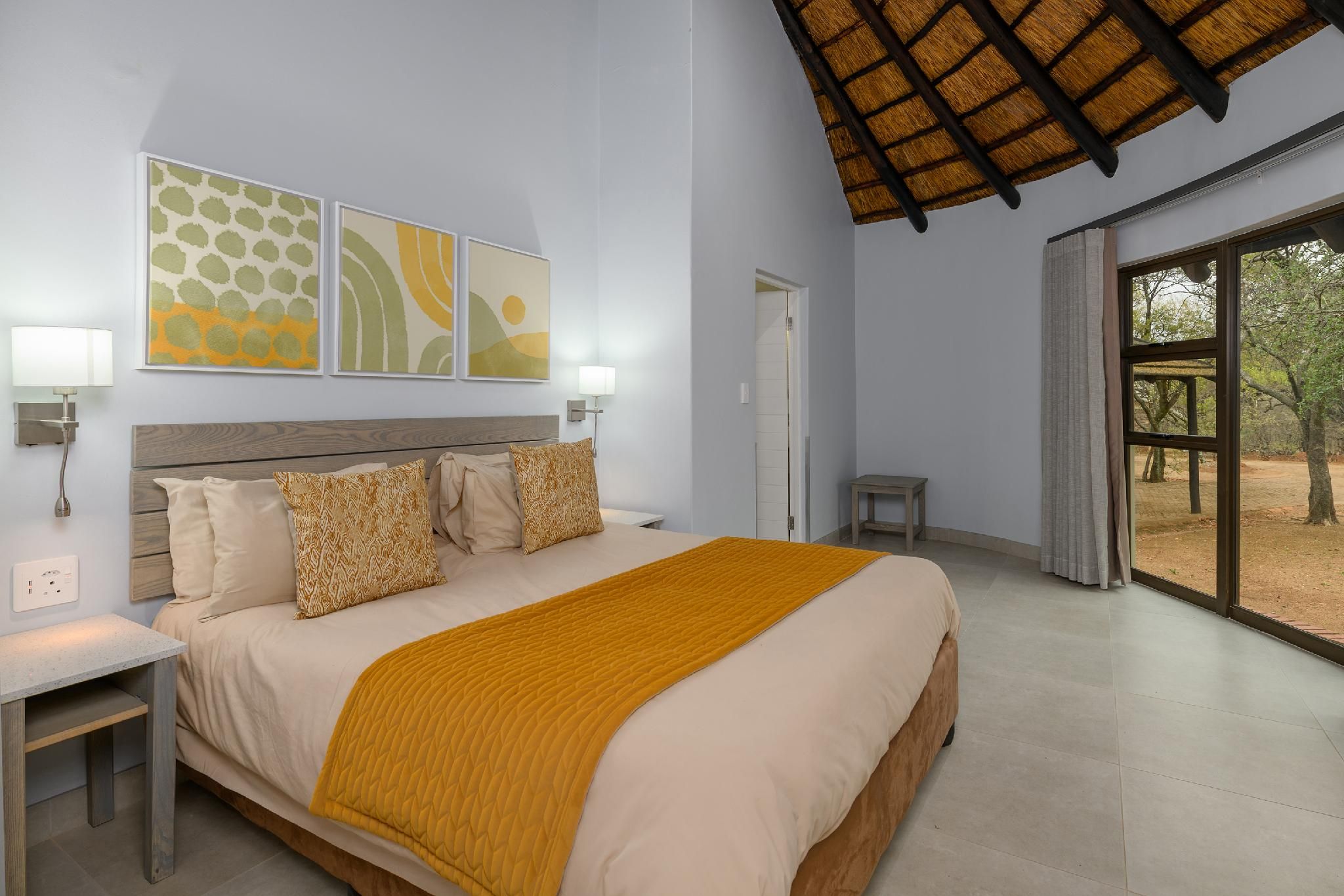 Dikhololo Three Bedroom Chalet with Patio