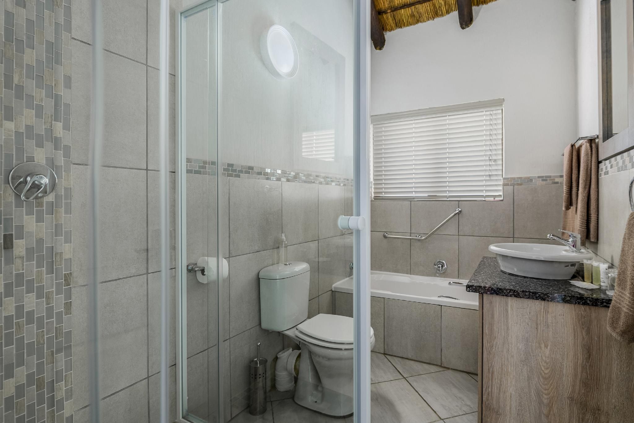 Dikhololo Superior Two Bed Apartment 2