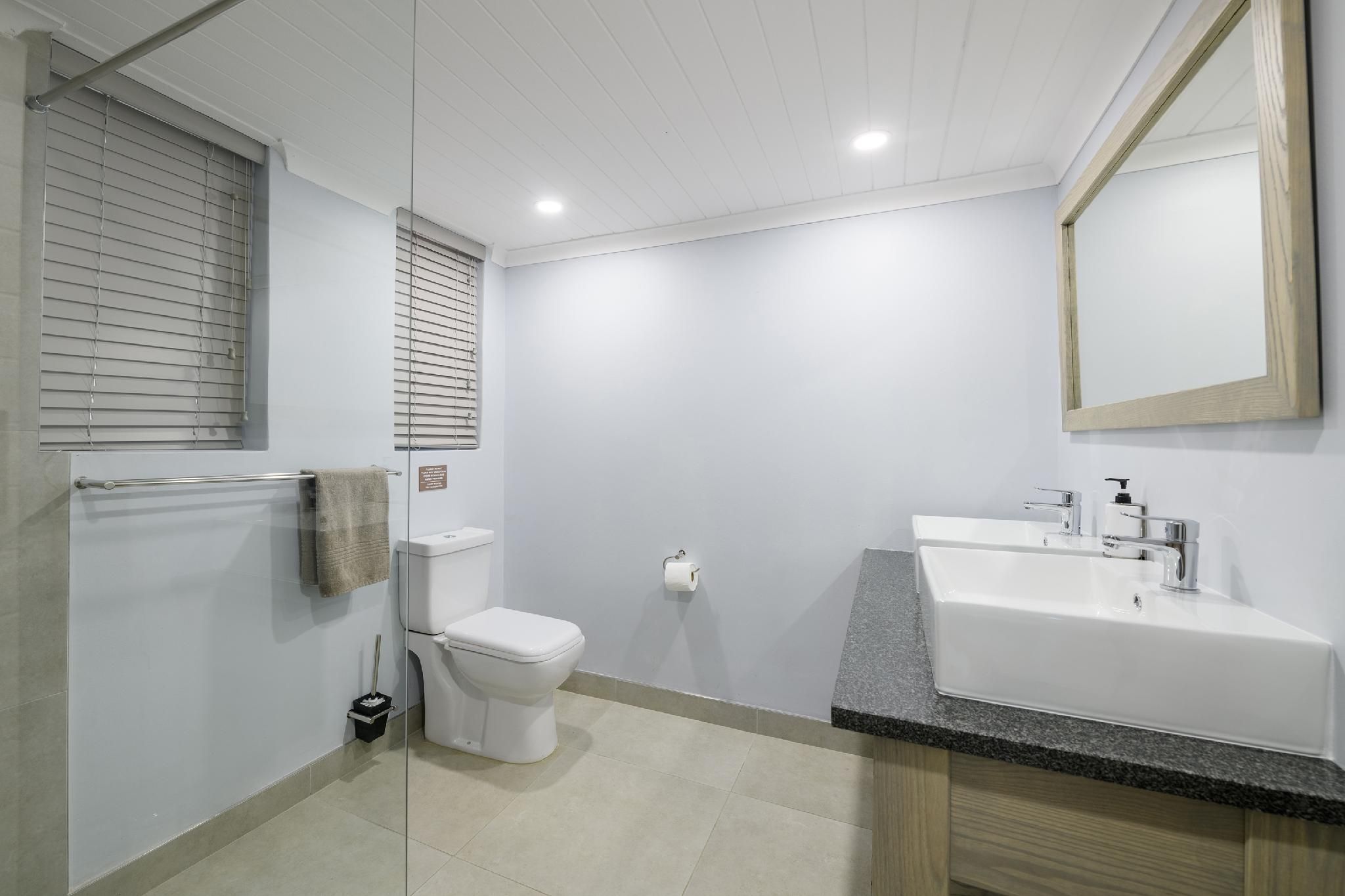 Dikhololo Three Bedroom Chalet with Patio 2