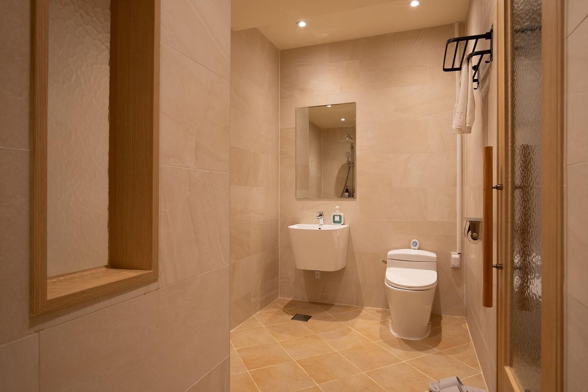 Special Room - No Parking Included