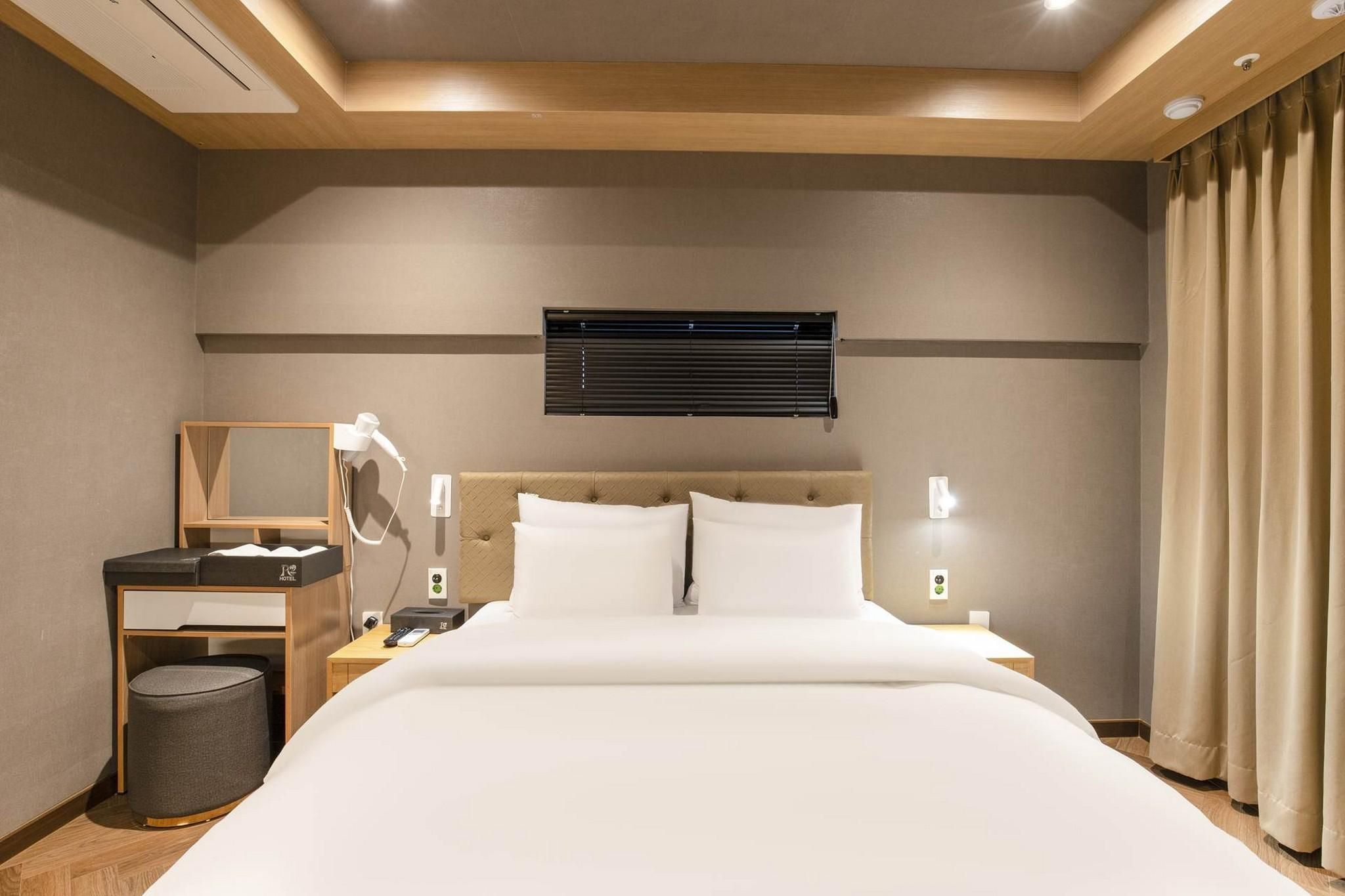 Special Room - No Parking Included