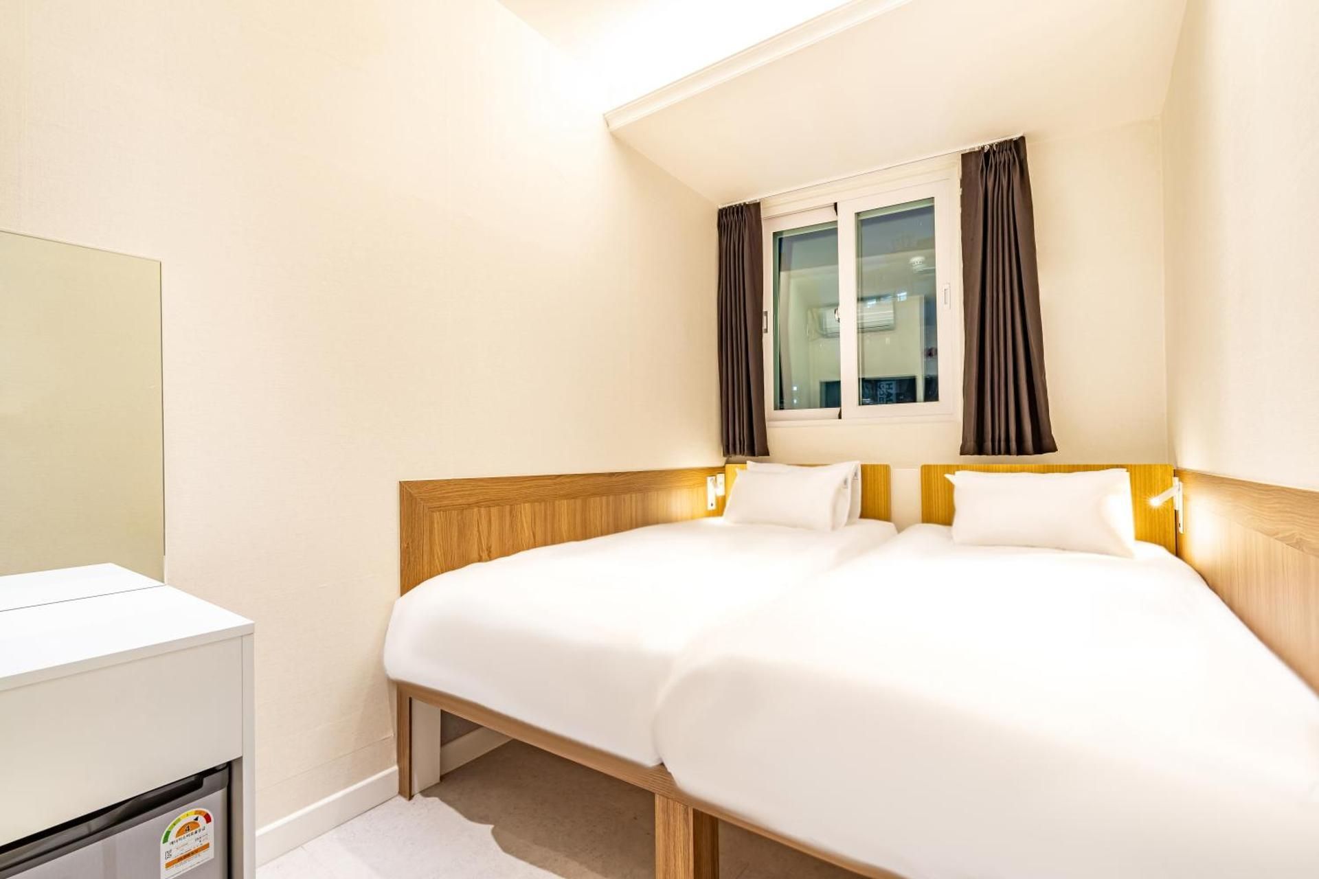 Standard Twin Room B