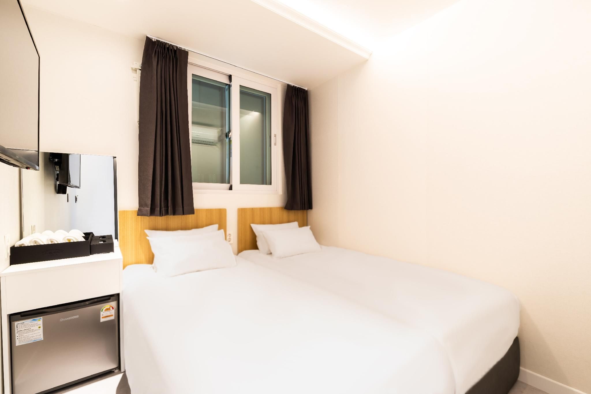 Standard Twin Room B