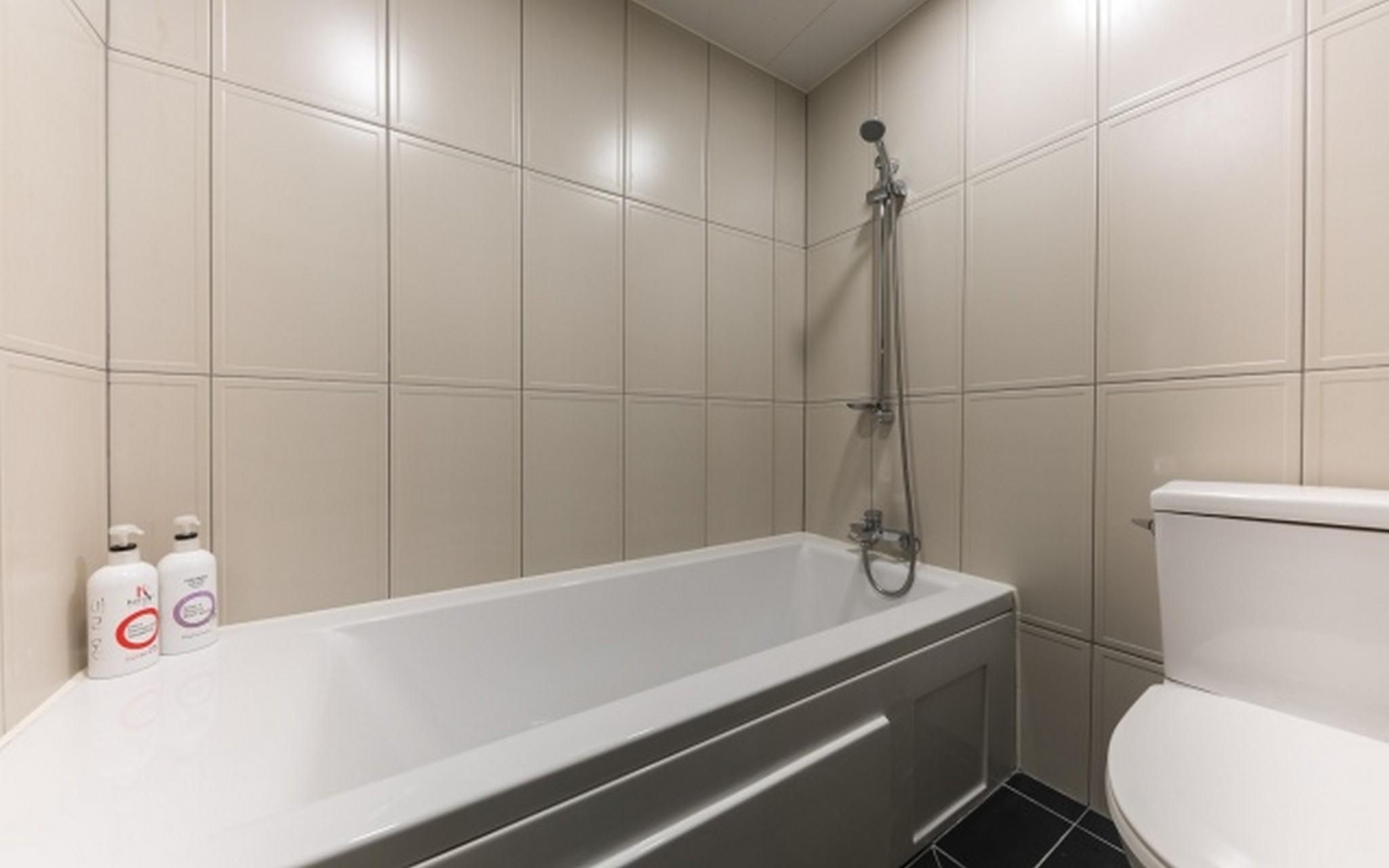 Gaming Couple PC Room - Check-In Mon-Fri 6PM, Sat-Sun and Holiday 8PM