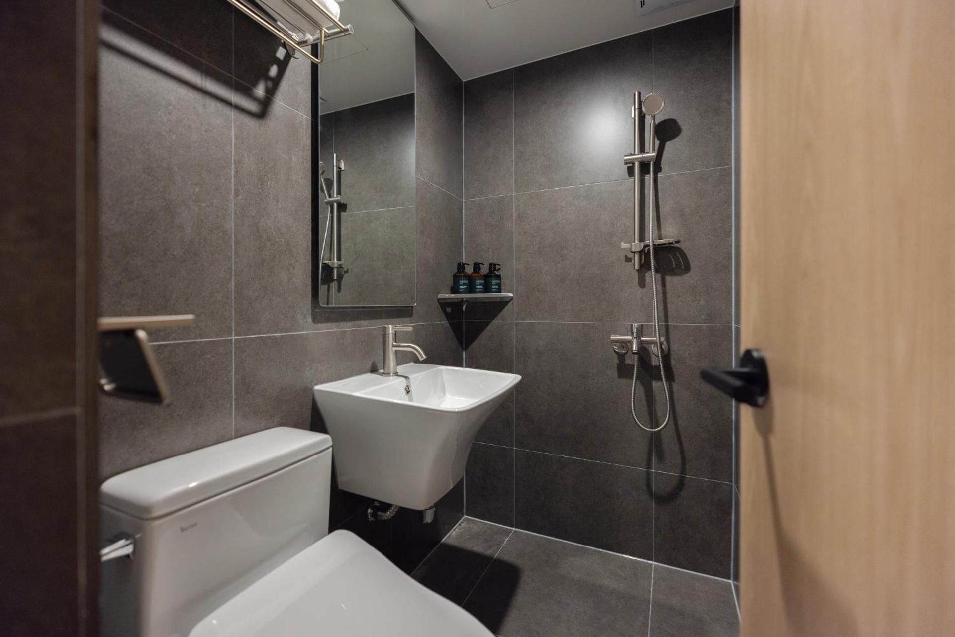 [21:00 Check-In] Run of house - No Parking