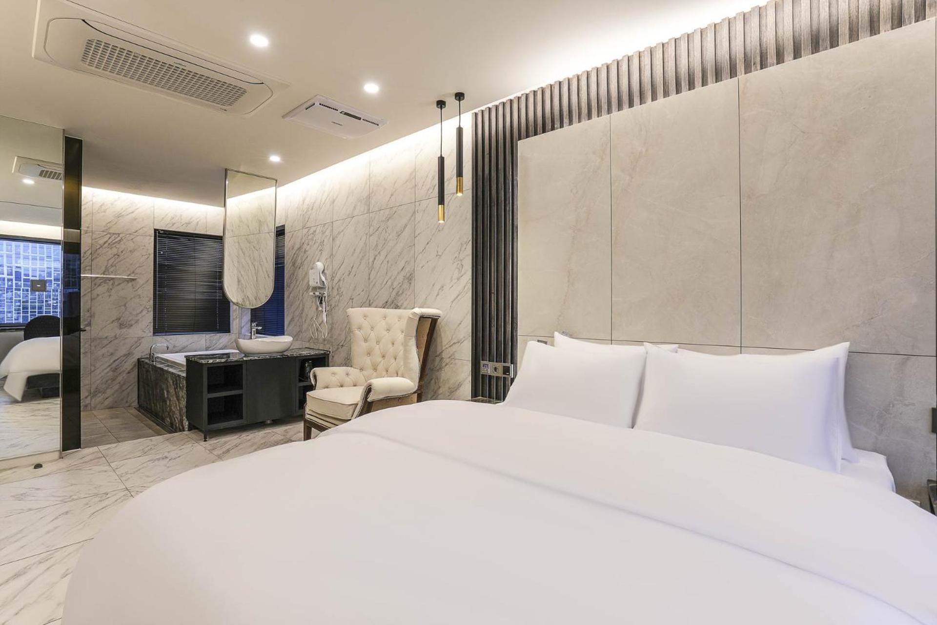 Jongro Heritage 31 Hotel One-Bedroom Suite 2