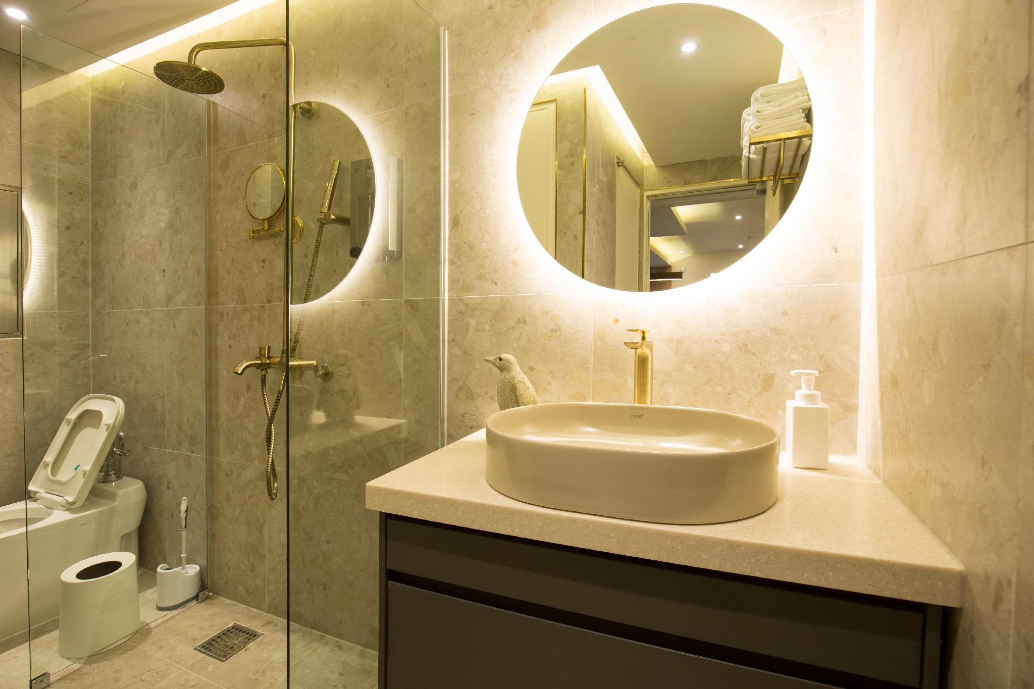 Annex Building Family Suite - Randomly Assigned