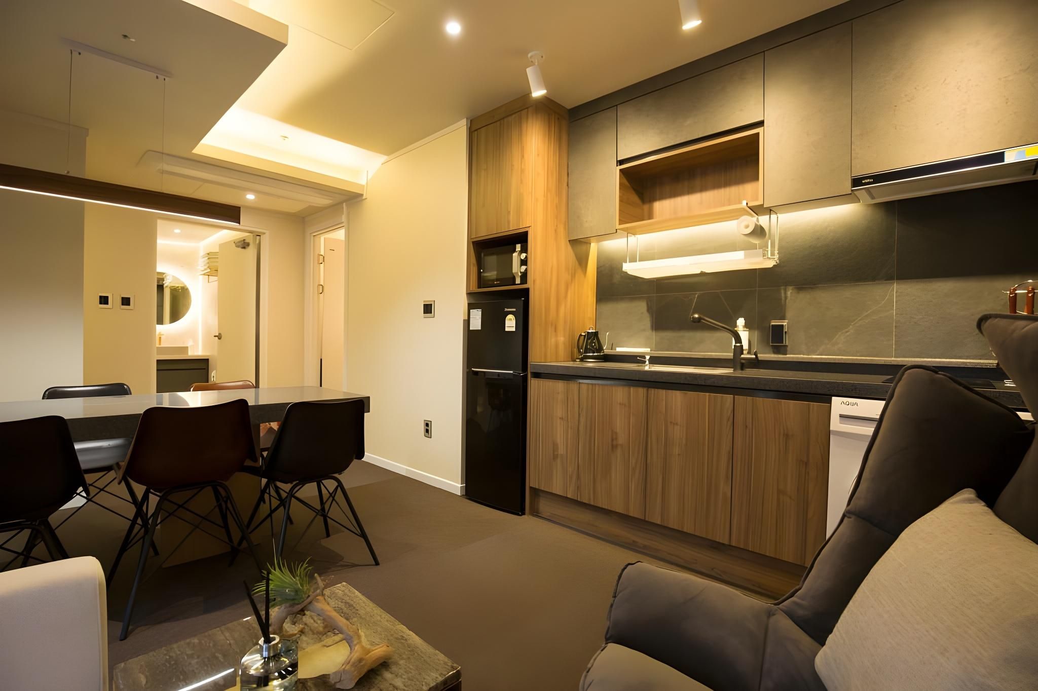 Annex Building Family Suite - Randomly Assigned